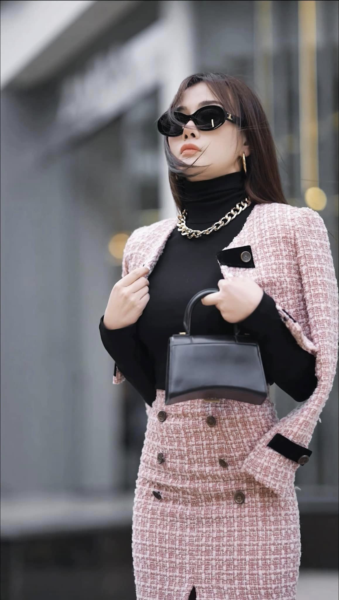 Phương Oanh được dân tình khen ngợi ngày càng thăng hạng về nhan sắc.