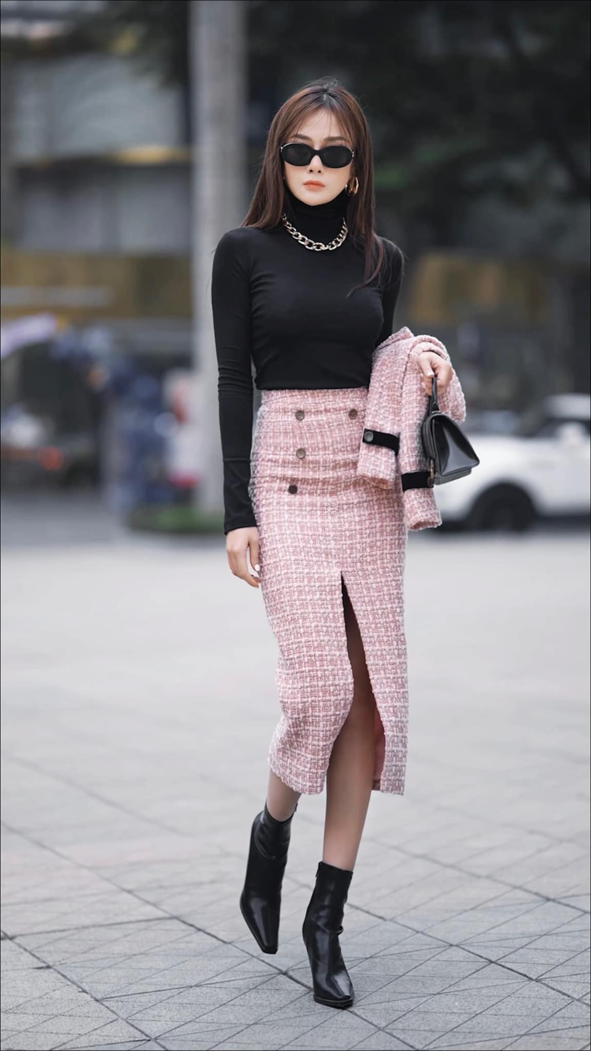 Video: Phương Oanh khoe thần thái đỉnh cao, diện trang phục phô trọn vóc dáng đẹp như tạc tượng - Ảnh 5 Video: Phương Oanh khoe thần thái đỉnh cao, diện trang phục phô trọn vóc dáng đẹp như tạc tượng - Ảnh 5