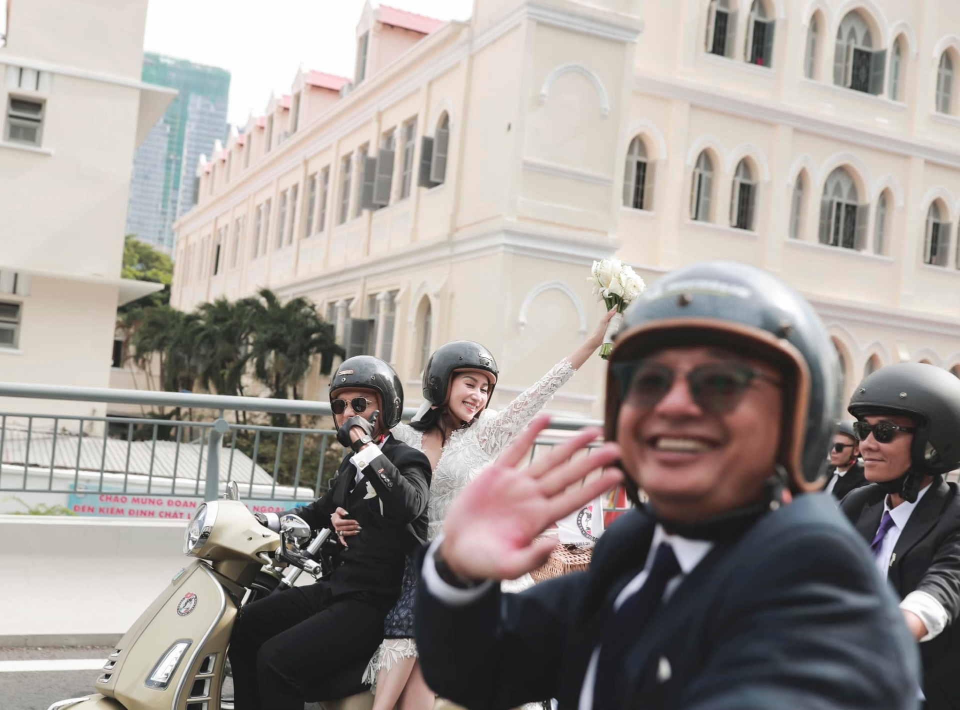 CHÙM ẢNH: Đám cưới siêu lầy lội của Khánh Thi - Phan Hiển, dàn khách mời đồng loạt nói lời 'gan ruột' - Ảnh 3