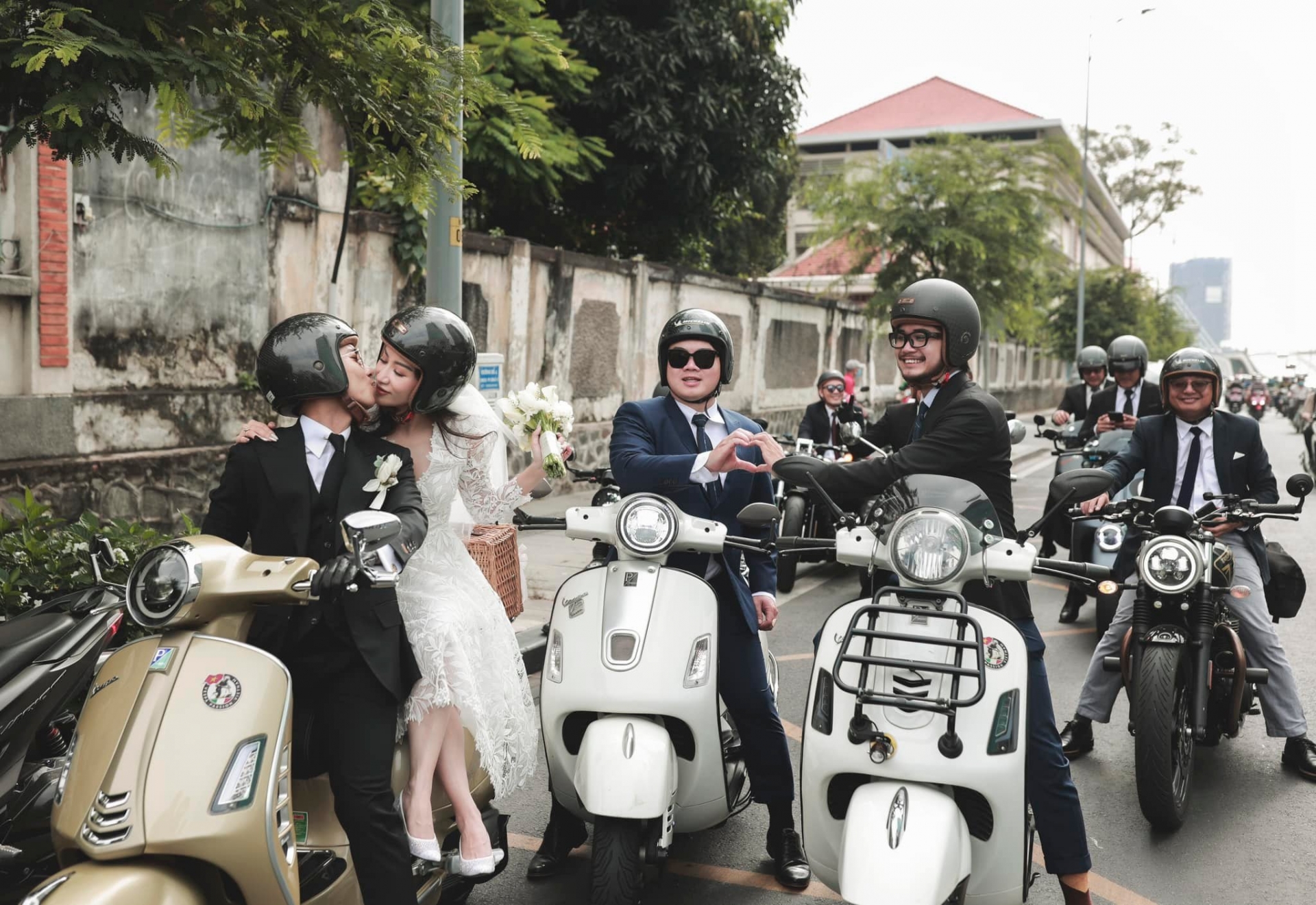 CHÙM ẢNH: Đám cưới siêu lầy lội của Khánh Thi - Phan Hiển, dàn khách mời đồng loạt nói lời 'gan ruột' - Ảnh 9