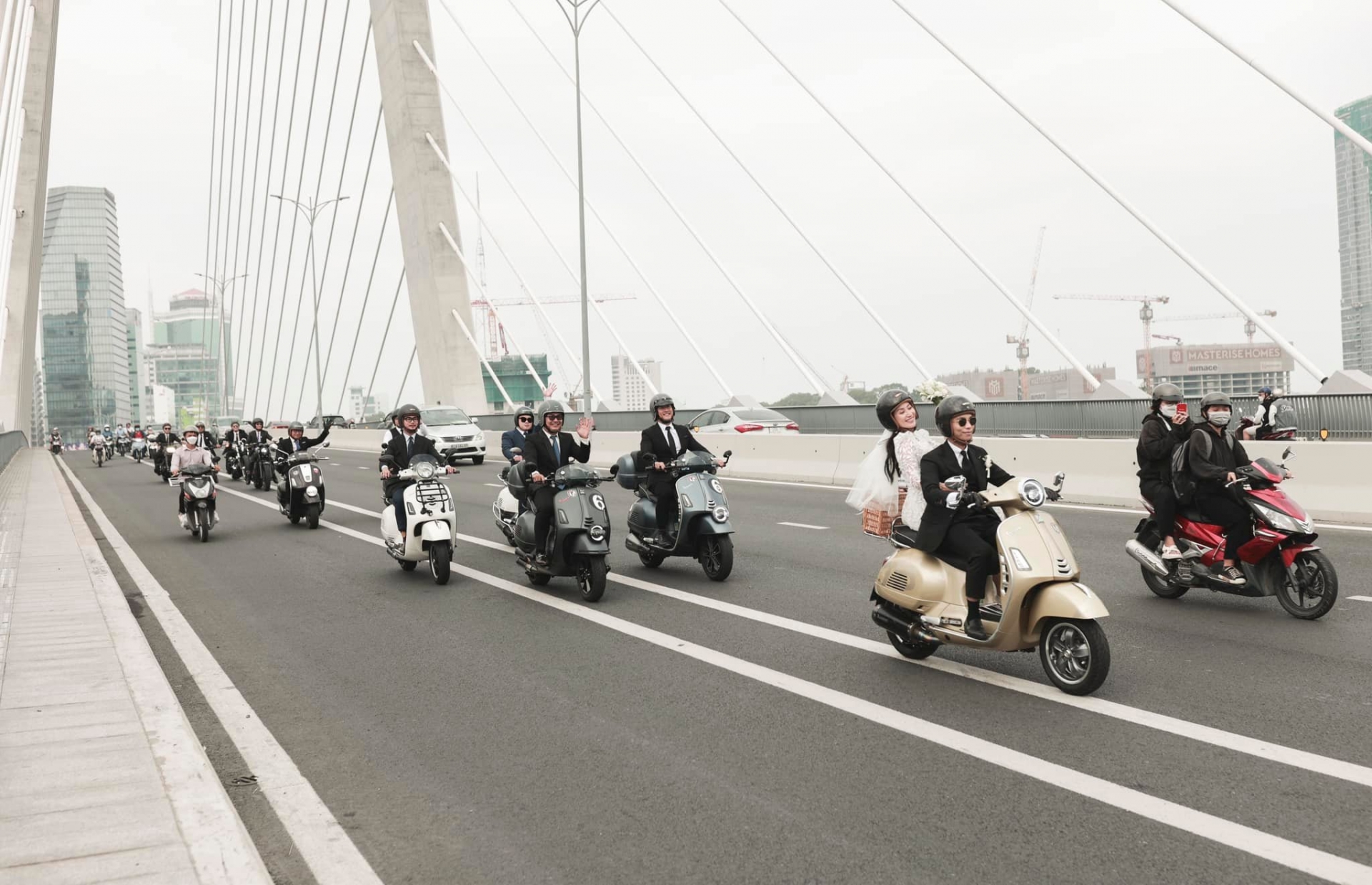 CHÙM ẢNH: Đám cưới siêu lầy lội của Khánh Thi - Phan Hiển, dàn khách mời đồng loạt nói lời 'gan ruột' - Ảnh 7