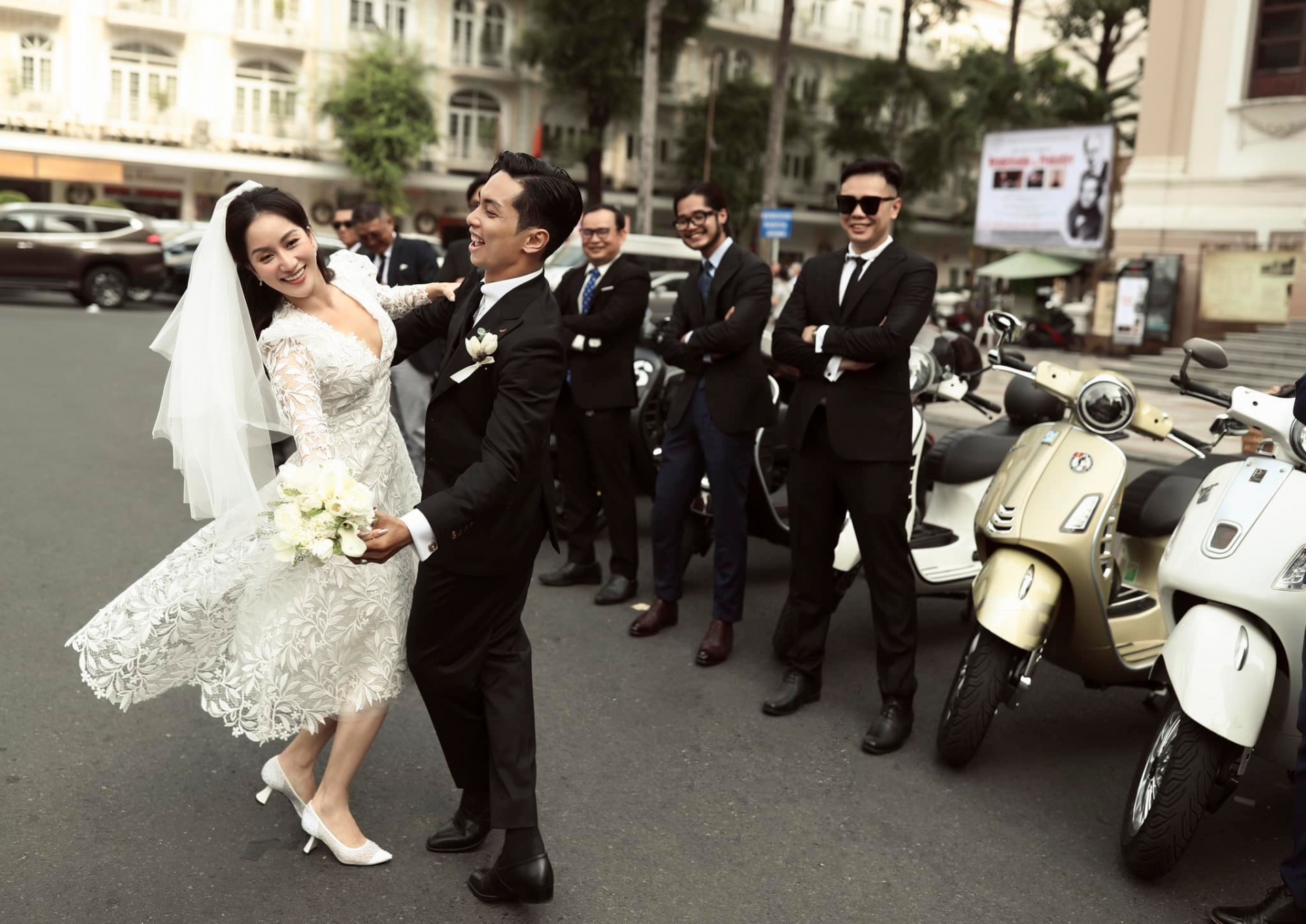 CHÙM ẢNH: Đám cưới siêu lầy lội của Khánh Thi - Phan Hiển, dàn khách mời đồng loạt nói lời 'gan ruột' - Ảnh 4