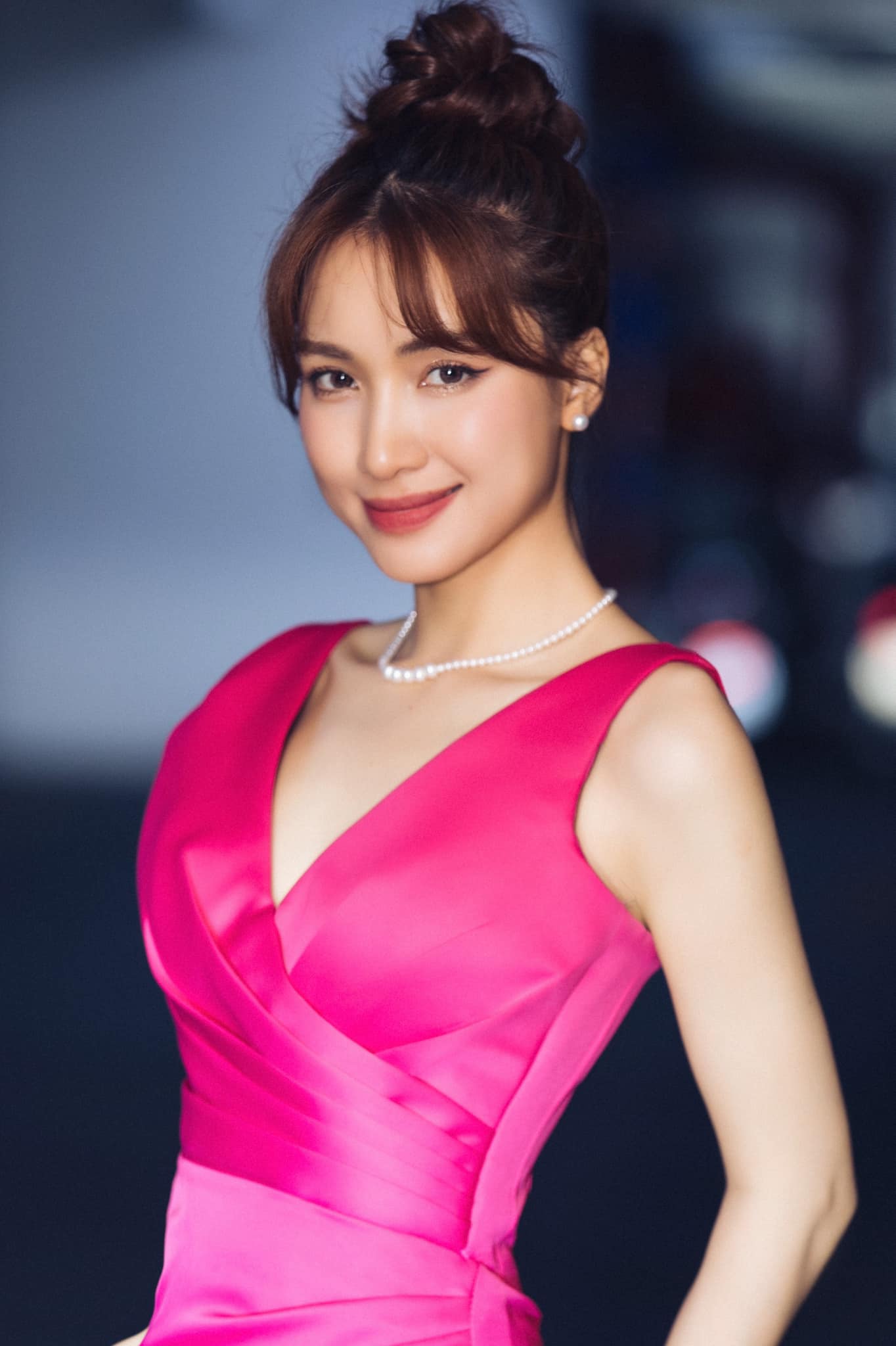 Nhan sắc của Hòa Minzy ngày càng thăng hạng, cô gây ấn tượng bởi vóc dáng mảnh mai. Không hổ danh 'gái một con trông mòn con mắt'