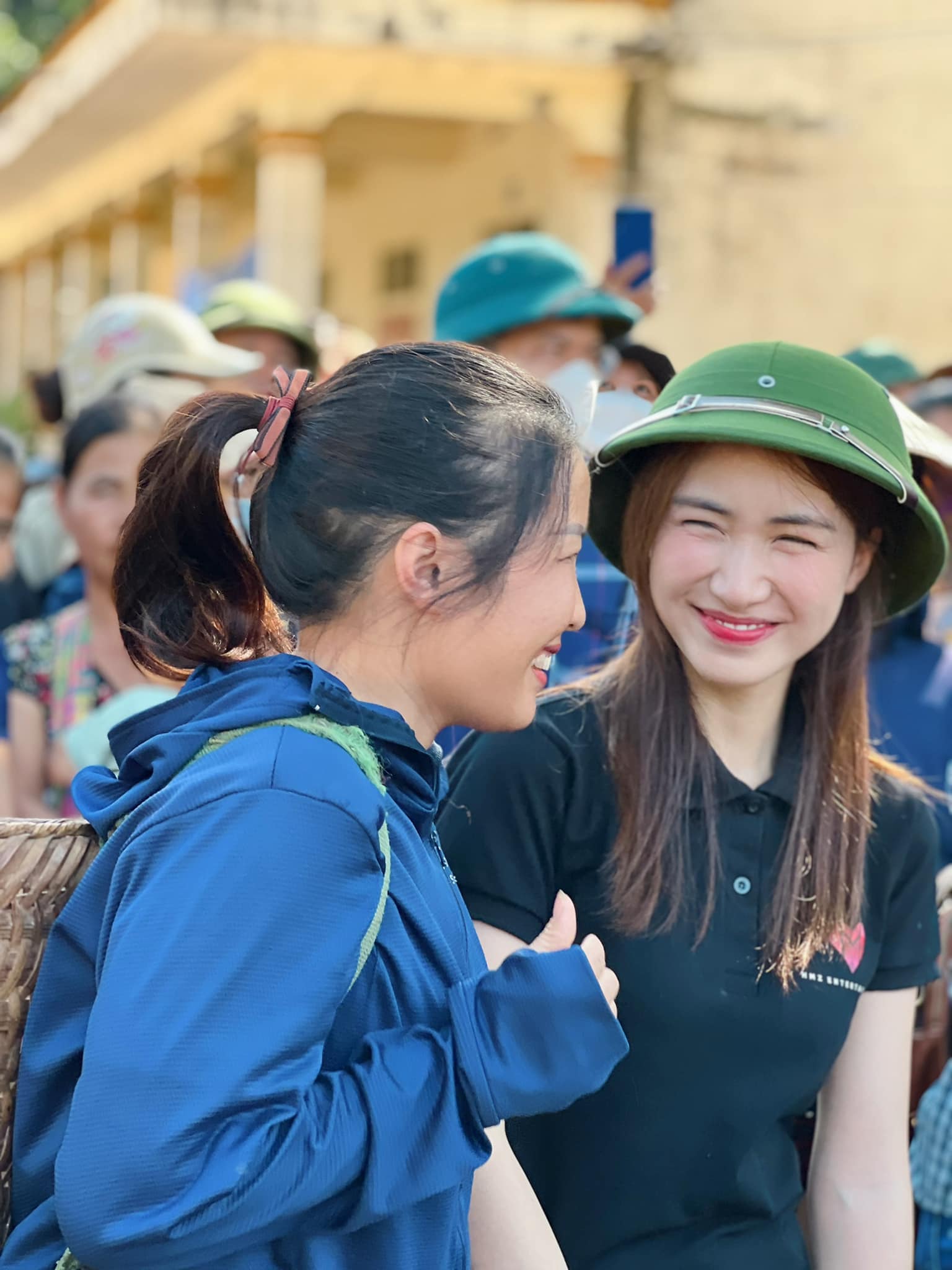 Xinh đẹp, tài năng, có hiếu thôi chưa đủ... Hòa Minzy còn là nữ ca sĩ giàu lòng nhân ái