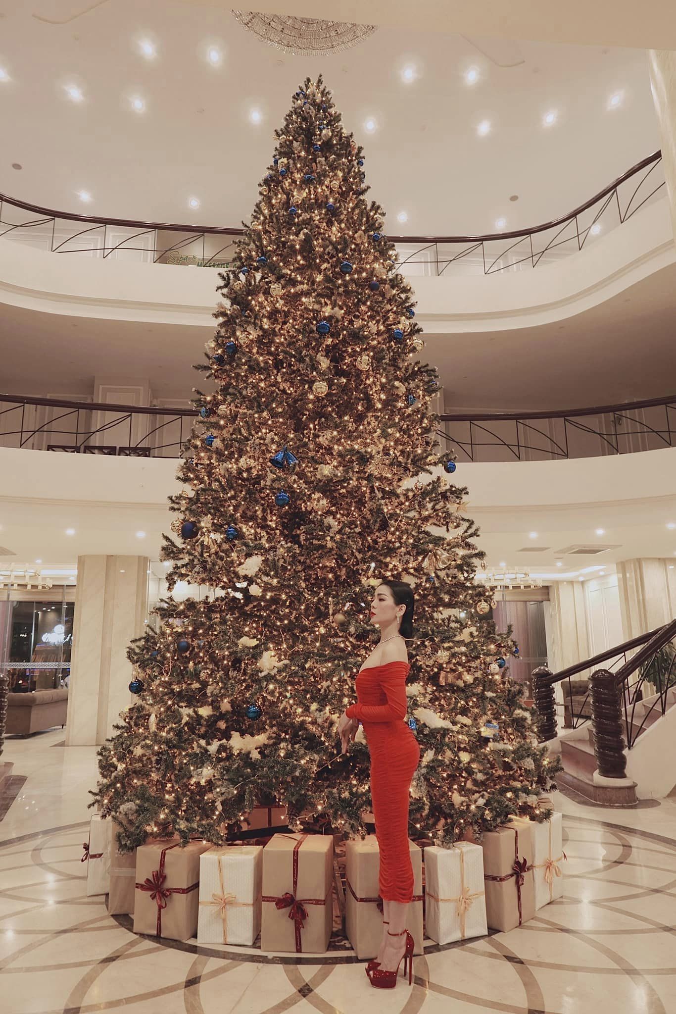 Diện trên mình váy đỏ quyền lực, Lệ Quyên hóa thân thành 'bà hoàng' đúng nghĩa