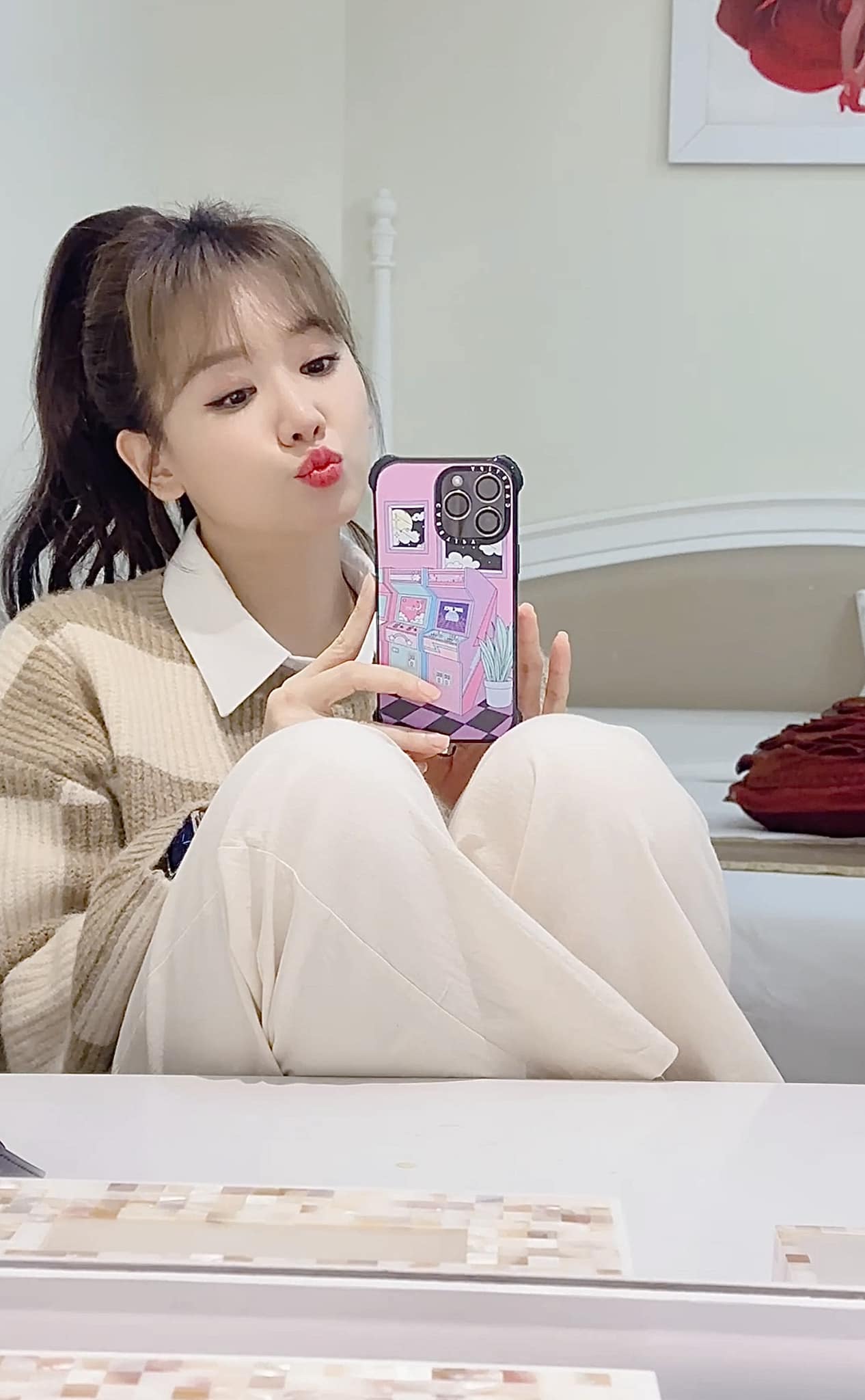 Nhất cử nhất động của Hari Won đều được công chúng dõi theo. Ảnh: Facebook Hari Won