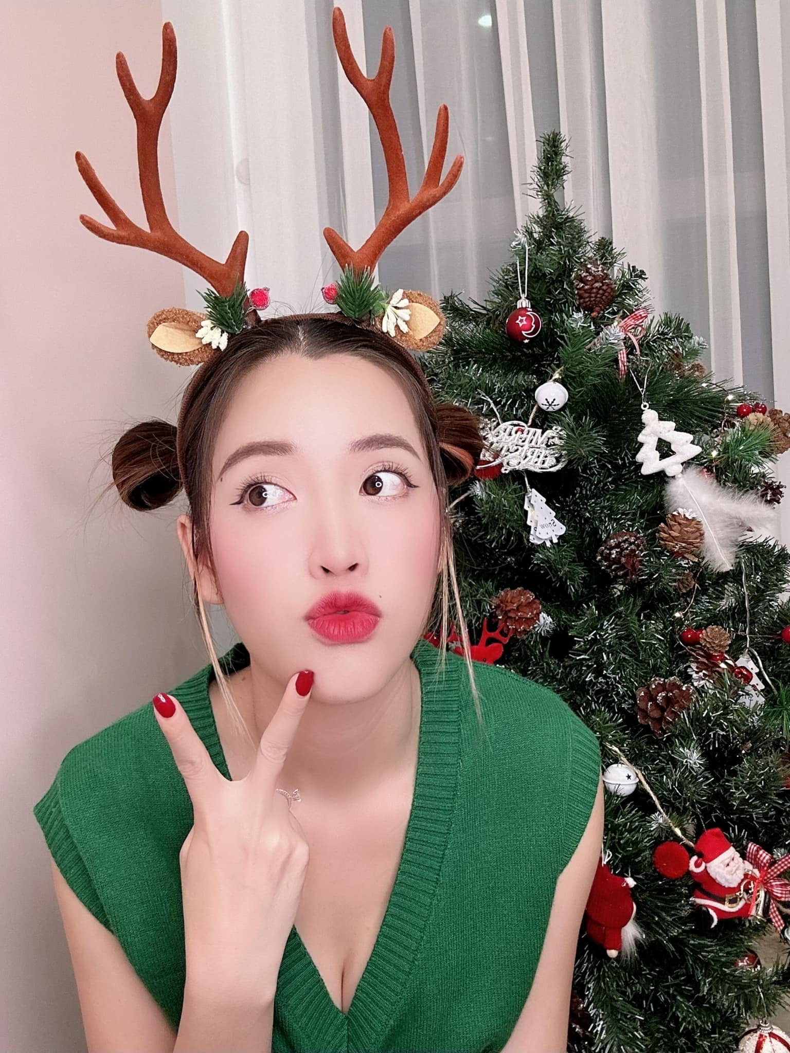 Puka từng khiến người hâm mộ lo lắng khi bị kẻ gian hack mất tài khoản mạng xã hội. Ảnh: Facebook Puka