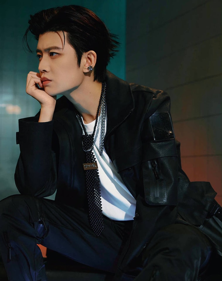 Theo thông tin từ Sina, Nhậm Gia Luân đã gia nhập đoàn làm phim Vũ Canh Kỷ. Tuy nhiên, trong buổi lễ khai máy, người hâm mộ nam diễn viên đã có nhiều hành động quá khích bất chấp số ca mắc Covid-19 đang tăng chóng mặt. Hành động của người hâm mộ Nhậm Gia Luân gây ra nhiều tranh cãi. Kéo theo đó, tên tuổi anh cũng bị công chúng chỉ trích. Đến tối 26/12, tài tử họ Nhậm lên tiếng trấn an fans, mong muốn họ chú ý sức khỏe