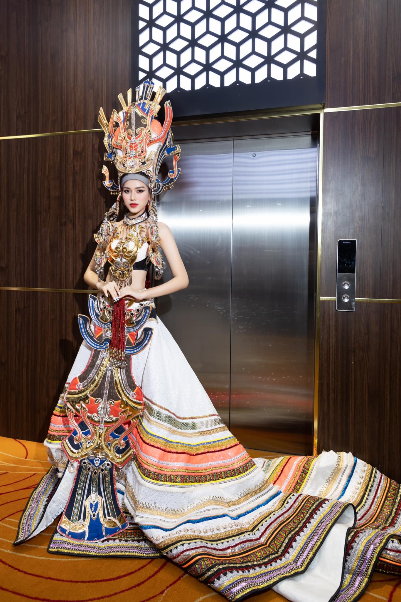 Video: Đỗ Thị Hà cùng 2 Á hậu quẩy tưng bừng, CDM khẳng định 'hướng nội thời vụ' - Ảnh 7