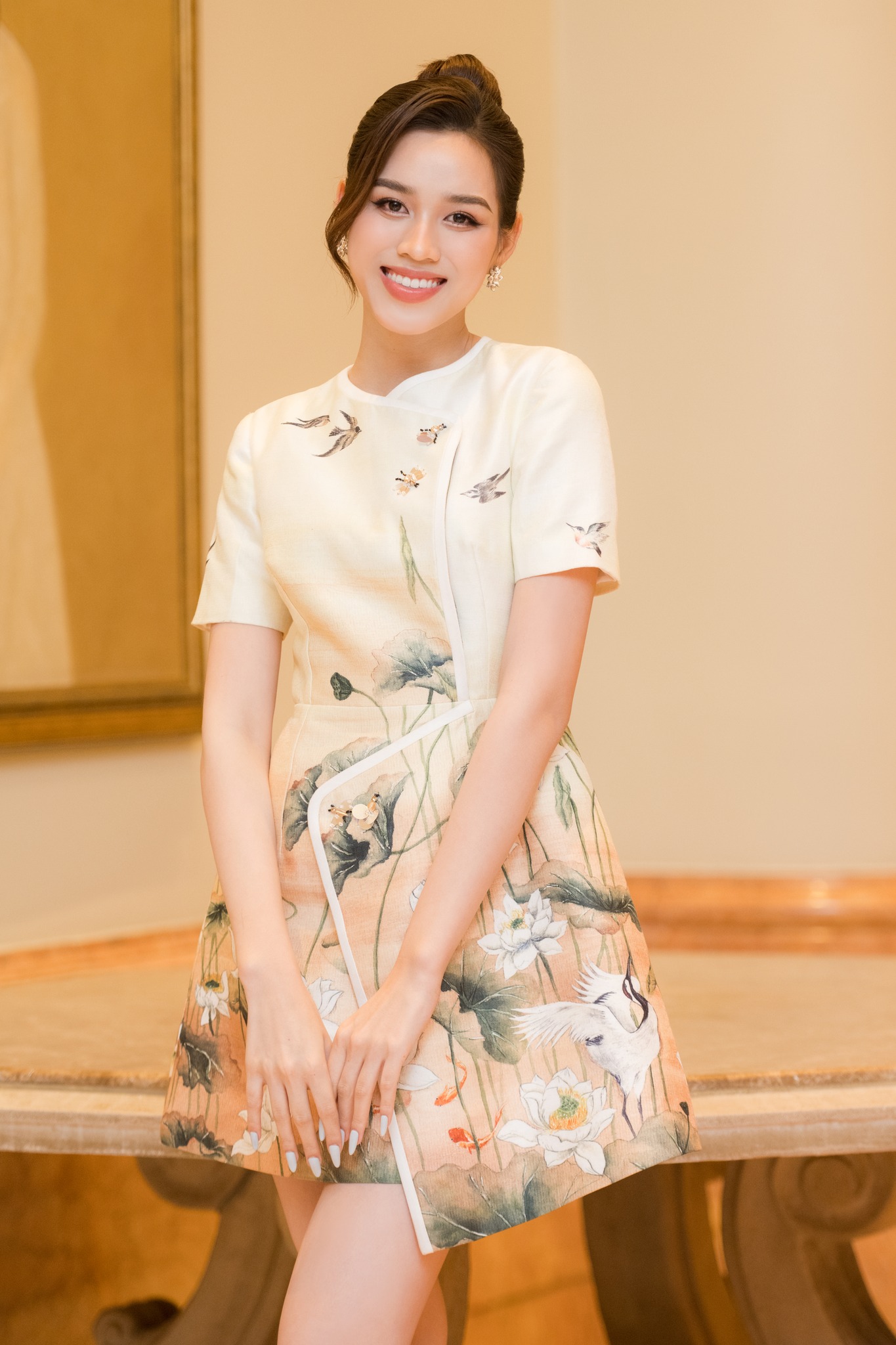 Video: Đỗ Thị Hà cùng 2 Á hậu quẩy tưng bừng, CDM khẳng định 'hướng nội thời vụ' - Ảnh 2