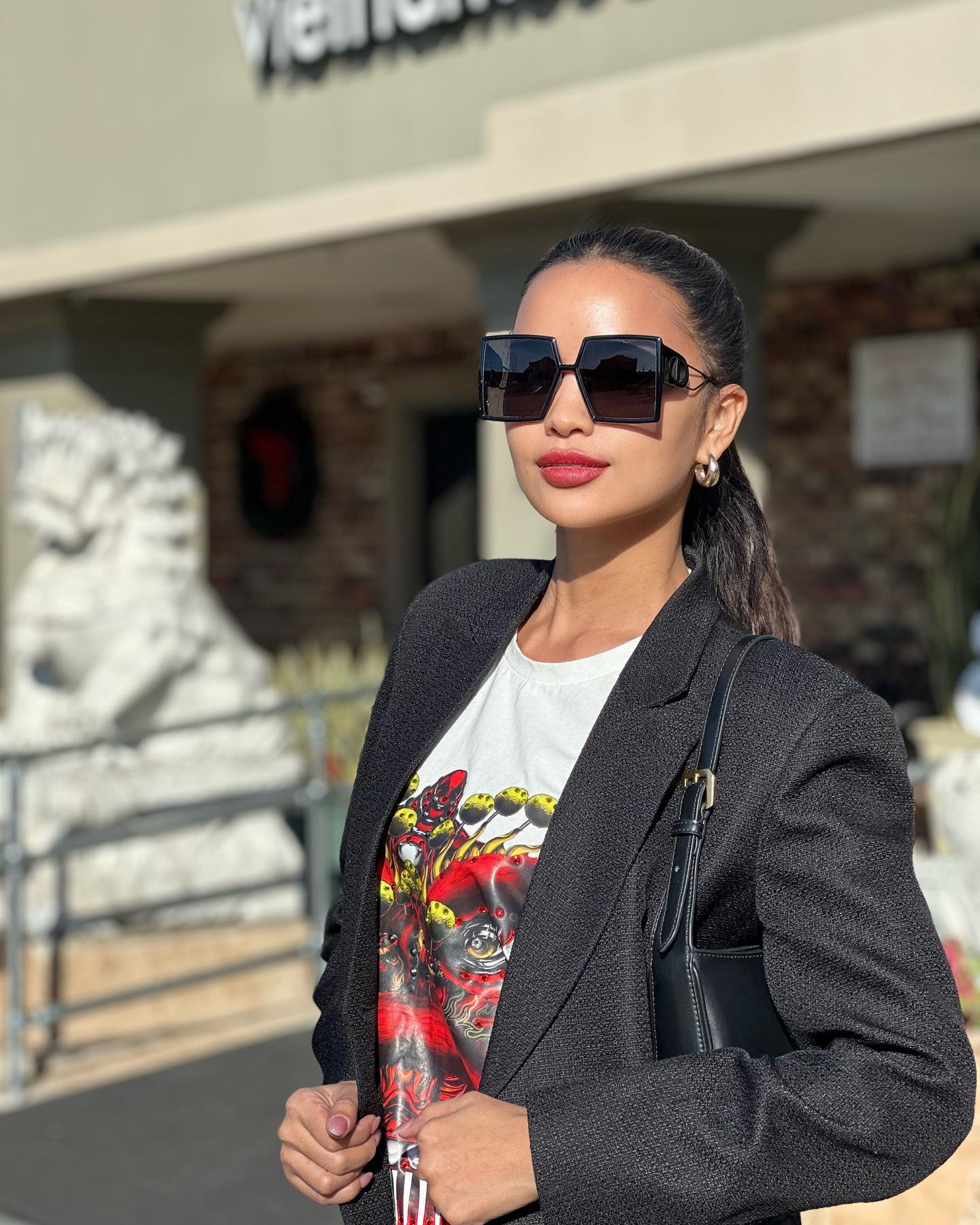 Cô gây ấn tượng bởi nhan sắc xinh đẹp, khí chất tràn đầy năng lượng