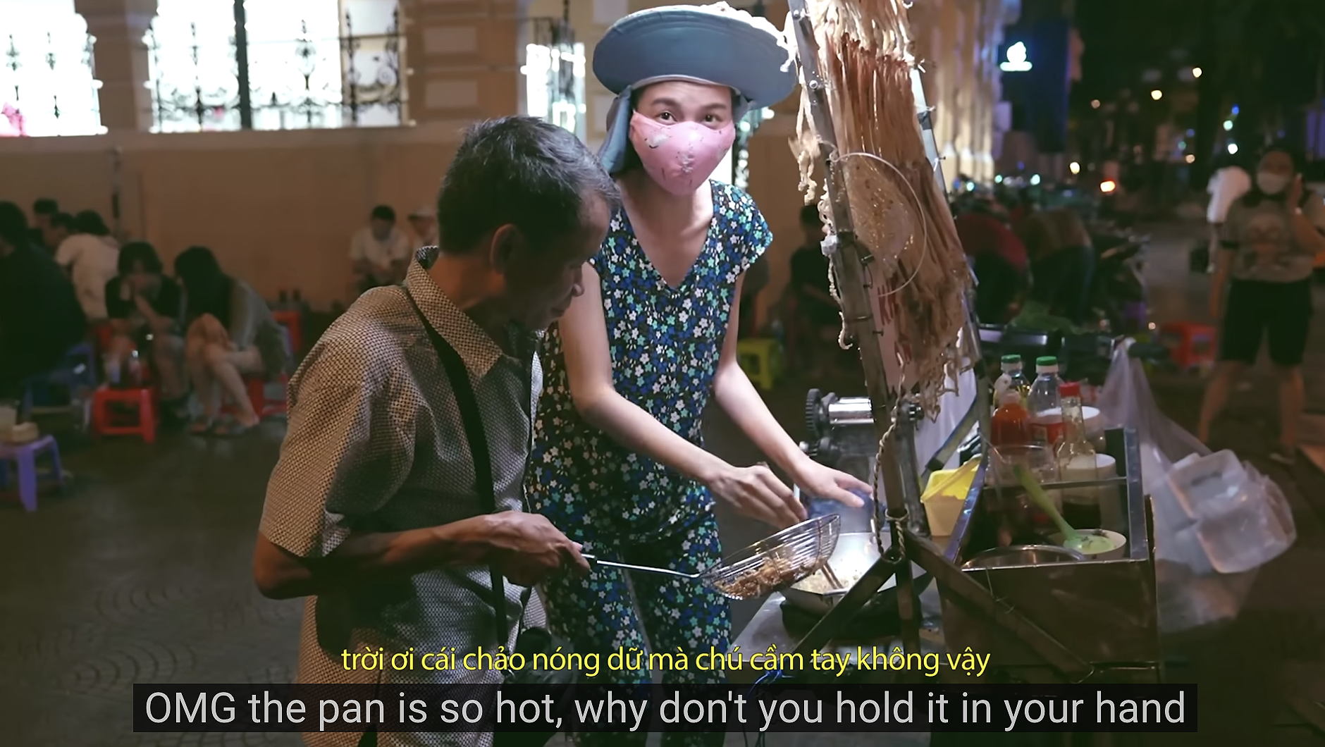 Con gái mặc đồ bộ đi bán hàng rong, mẹ Thùy Tiên có ngay phản ứng - Ảnh 1