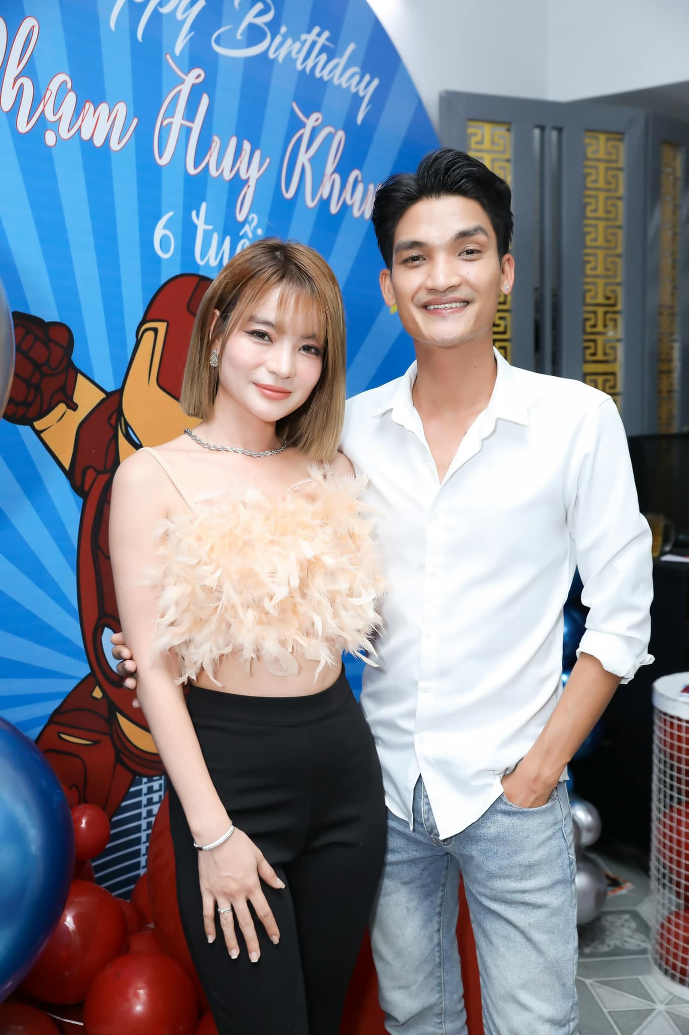 Vợ Mạc Khoa thường xuyên xuất hiện cùng chồng tại một số sự kiện. Ảnh: FBNV