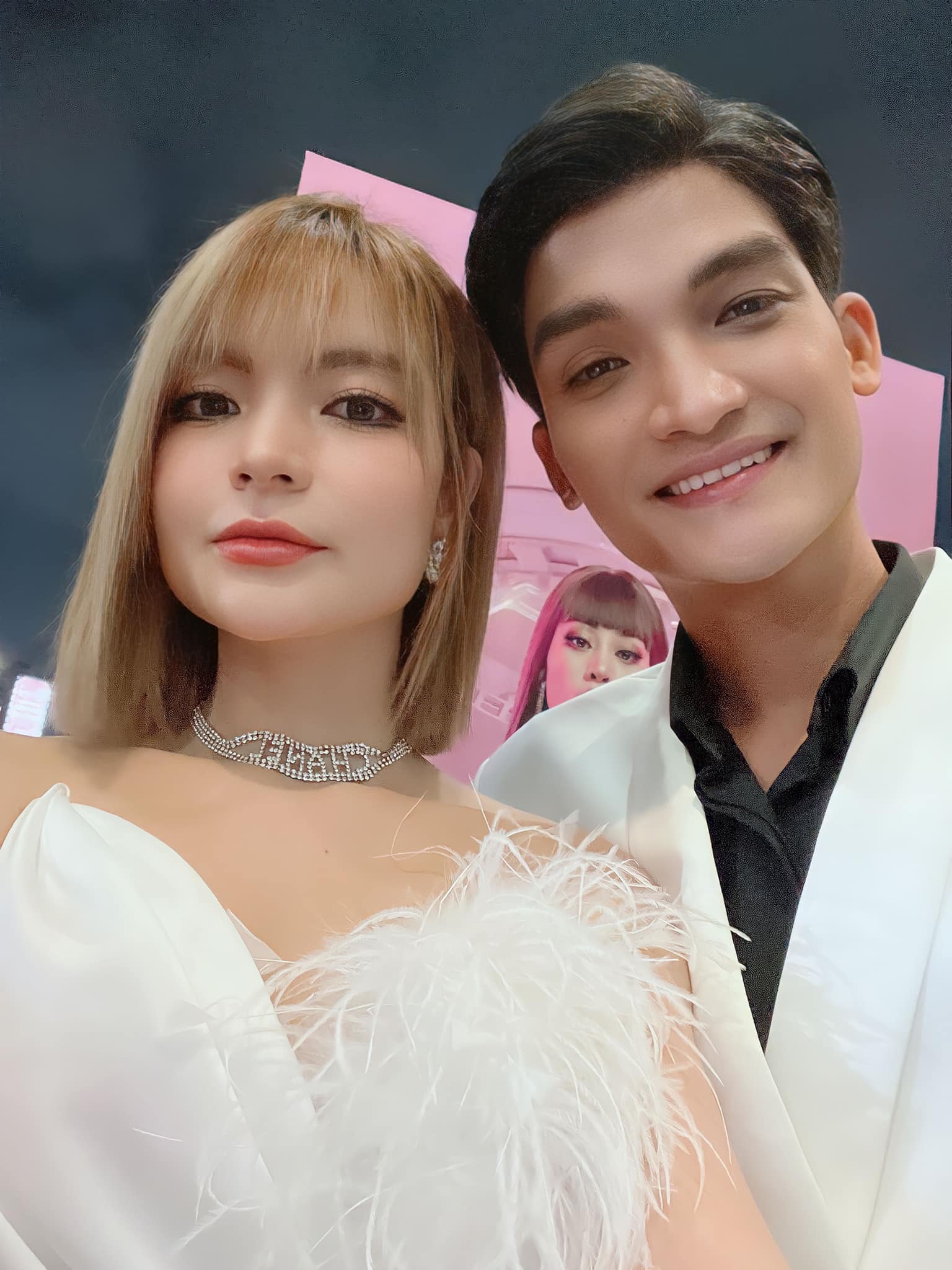 Mạc Văn Khoa và vợ tham gia sự kiện gần đây. Ảnh: FBNV