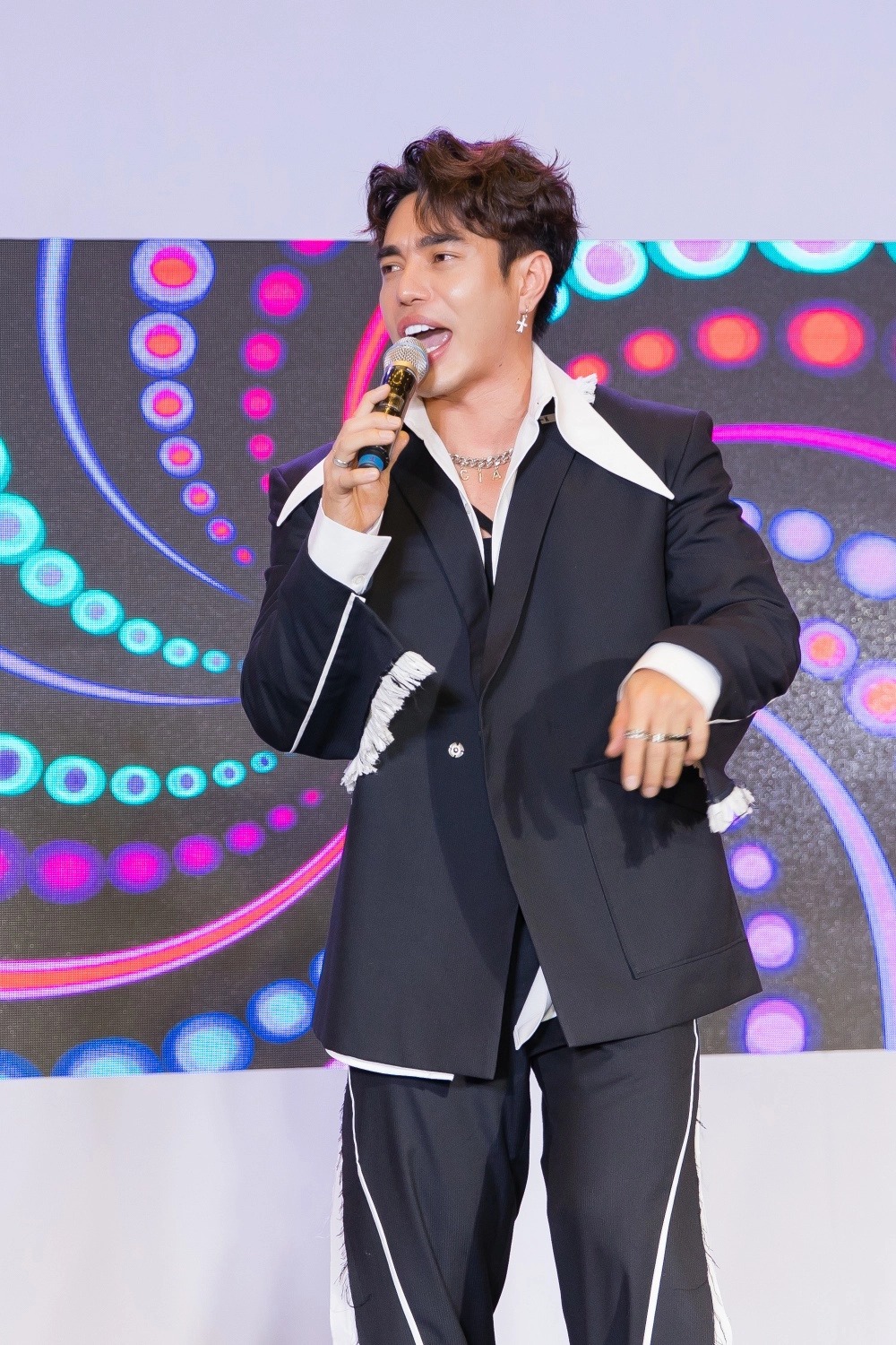 Sau Hai Ngày Một Đêm, tên tuổi của Lê Dương Bảo Lâm đi lên như diều gặp gió