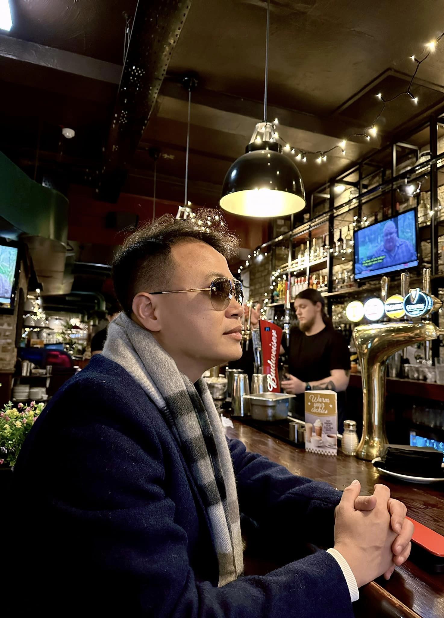 Shark Bình hiện đang có chuyến du lịch tại trời Tây. Ảnh: Facebook nhân vật