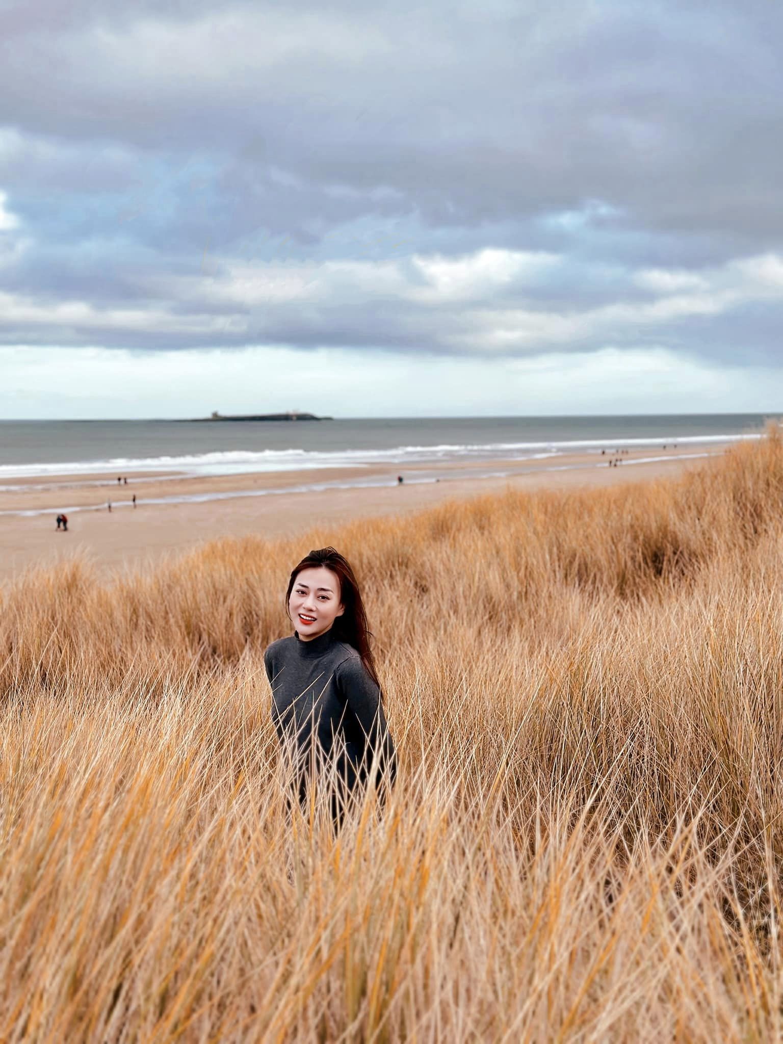 Trước bà Đào Lan Hương, Phương Oanh cũng chia sẻ hình ảnh hình ảnh tổng kết năm, khoe nhan sắc tại trời Tây. Ảnh: Facebook Phương Oanh