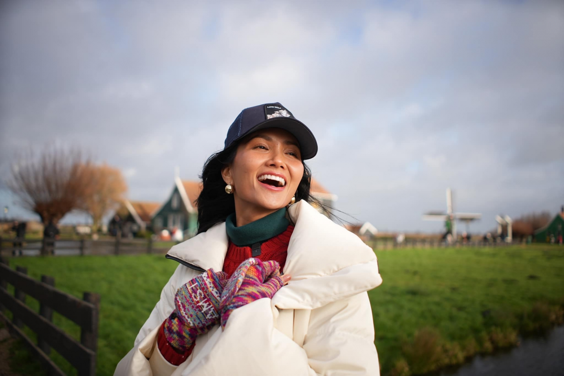 H'Hen Niê đang tận hưởng cuộc sống tự do, không bị rào buộc bởi vấn đề gia đình. Ảnh: FBNV