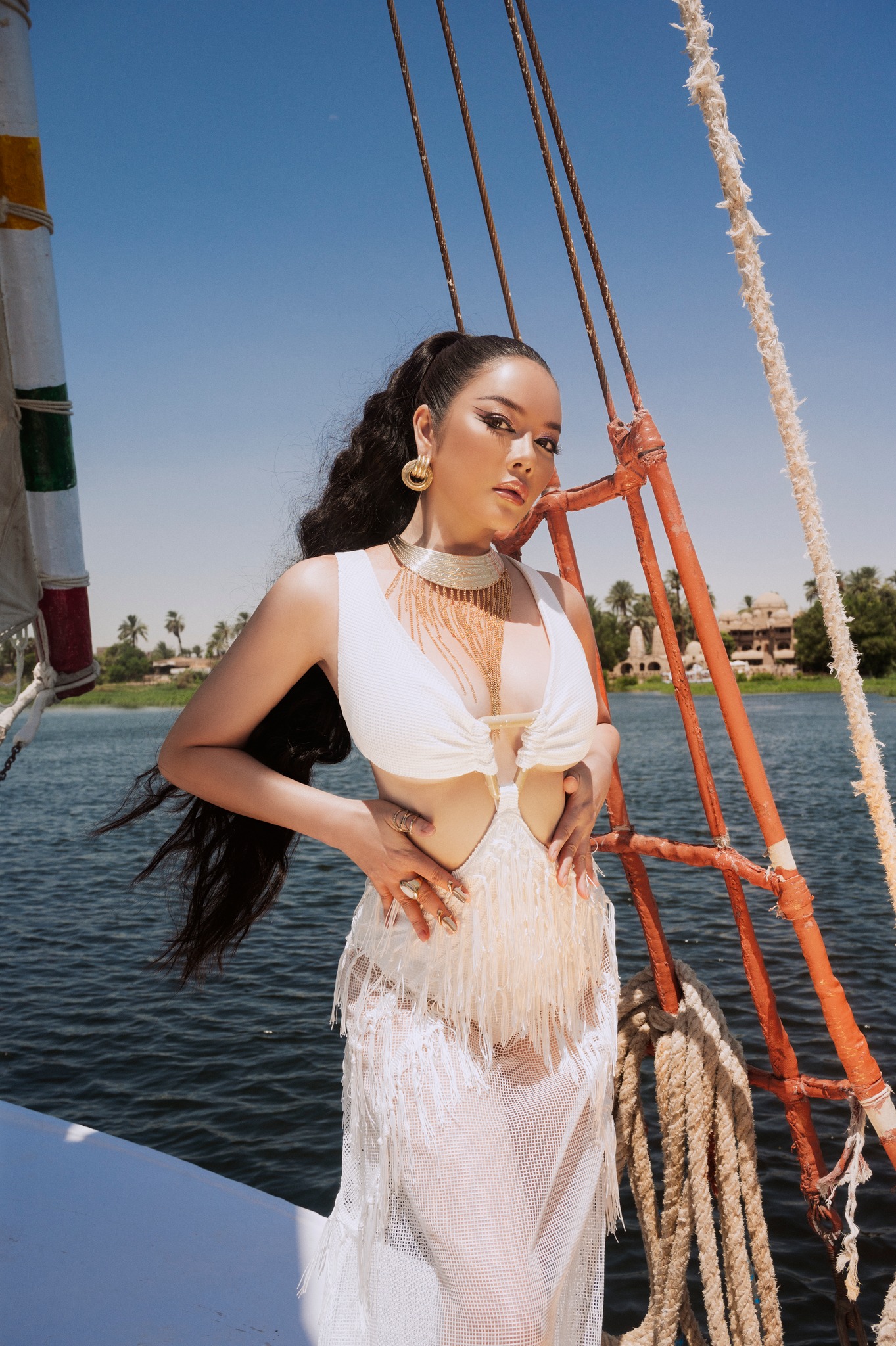 Lý Nhã Kỳ là minh chứng rõ ràng cho câu nói 'phụ nữ đẹp nhất khi không thuộc về ai'. Ảnh: FBNV