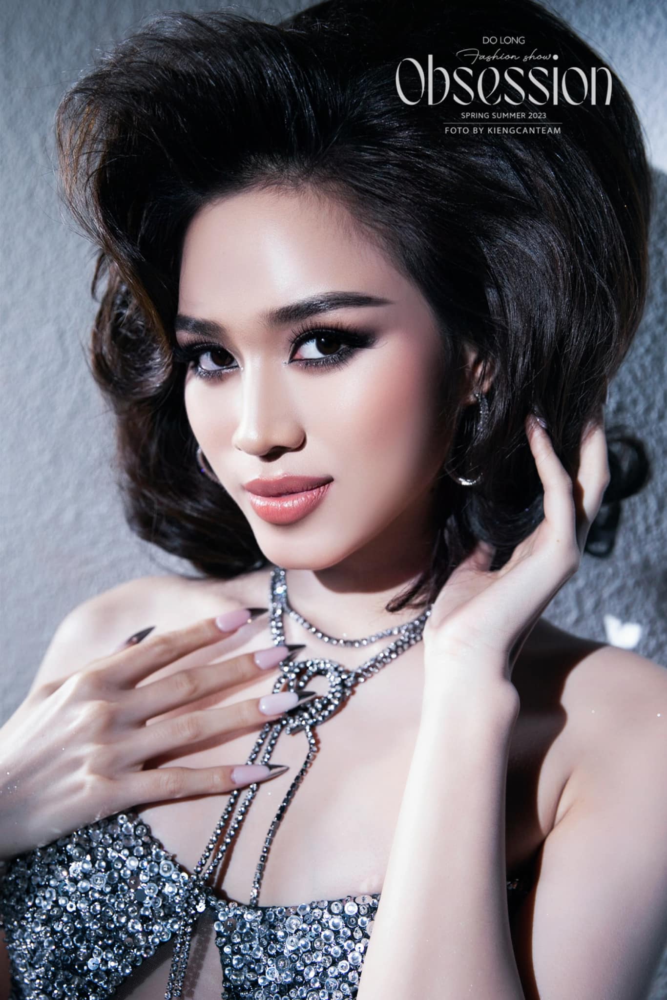 Video: Đỗ Thị Hà để mặt mộc đi duyệt chương trình, 'quậy đục' sàn diễn nhờ lợi thế này - Ảnh 4