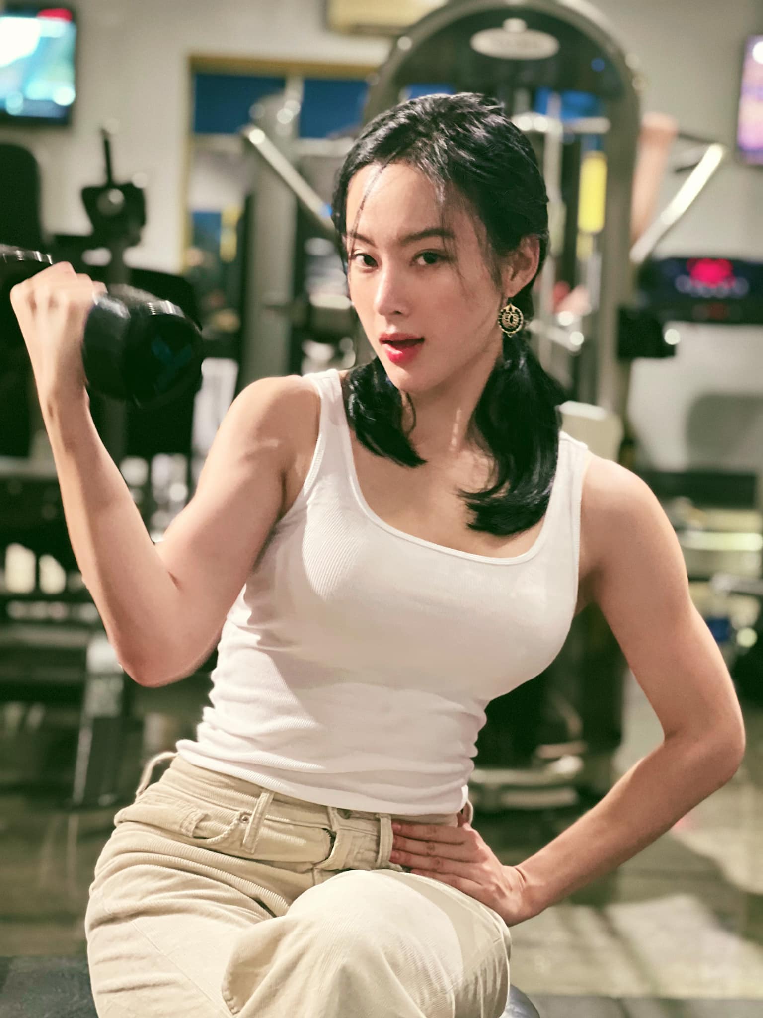 Angela Phương Trinh khoe thân hình lực lưỡng tại phòng tập. Ảnh: FBNV