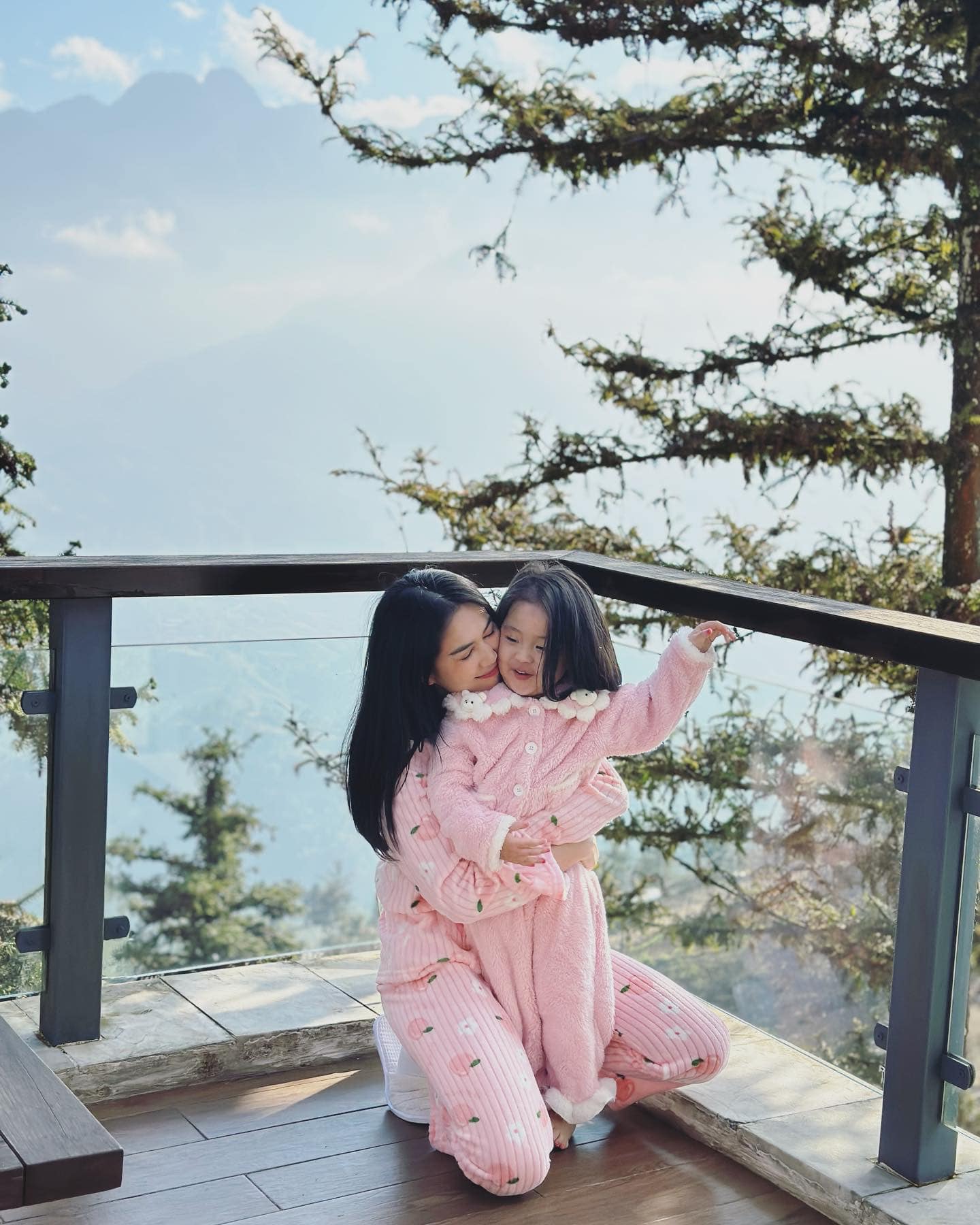 Chán diện đồ thiếu vải, Ngọc Trinh hóa tiểu kẹo ngọt trong bộ ảnh mới