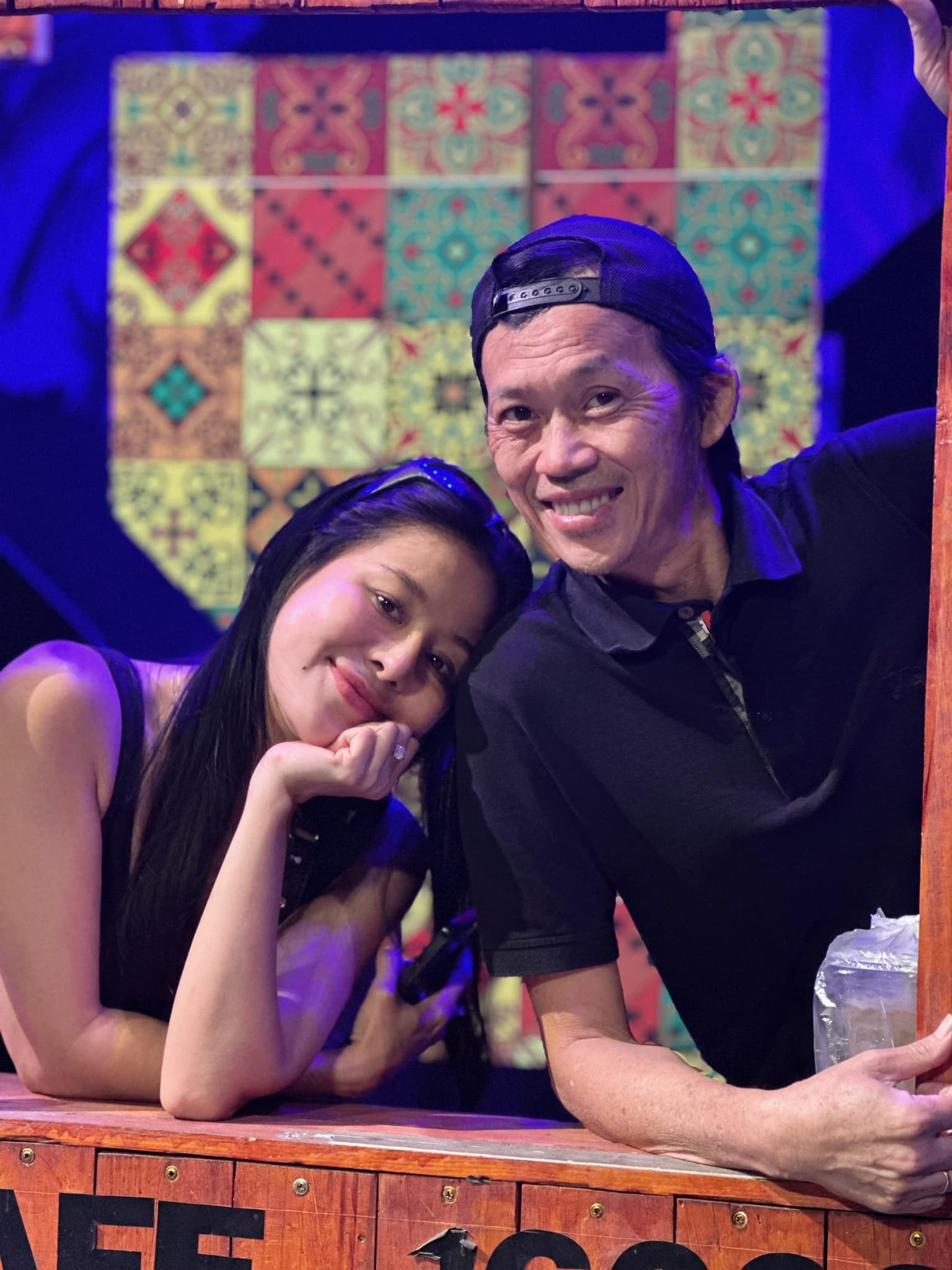 Người thân lẫn đồng nghiệp đều vui mừng khi Hoài Linh tái xuất vào tết 2023. Ảnh: Facebook Nam Thư