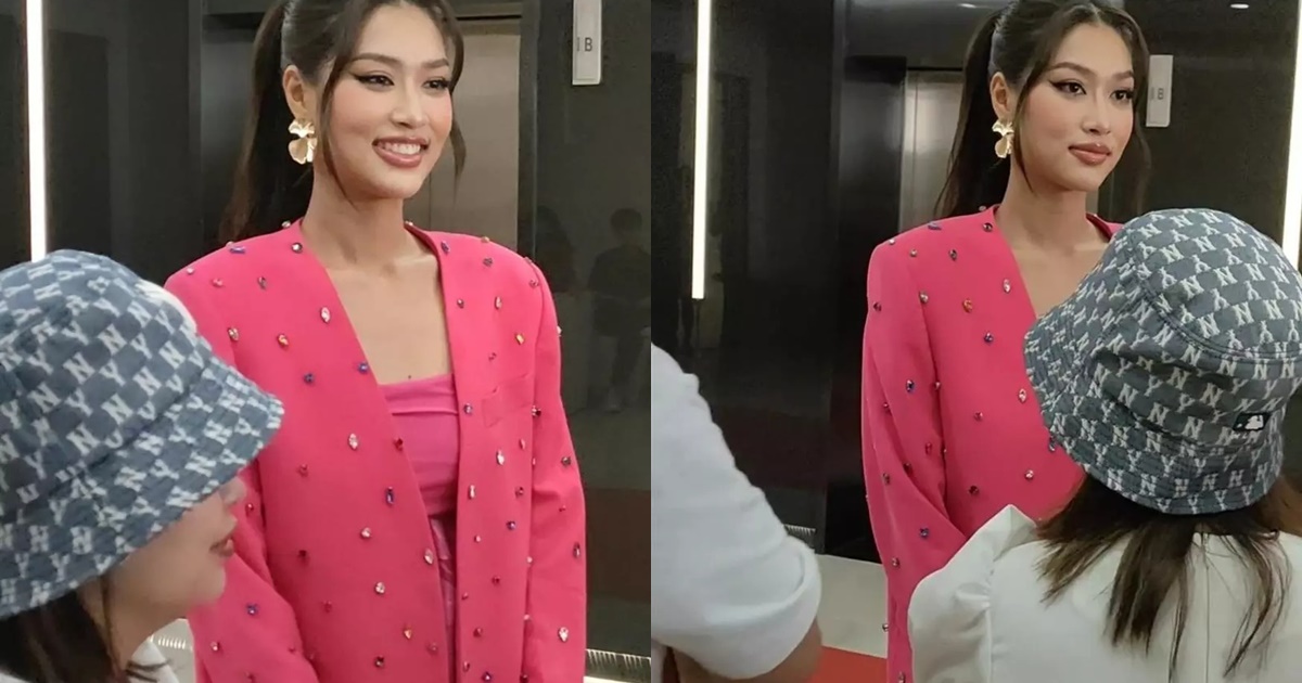 Thiên Ân rạng rỡ tham gia họp báo của chương trình Sao Nhập Ngũ. Ảnh: Vietnamnet