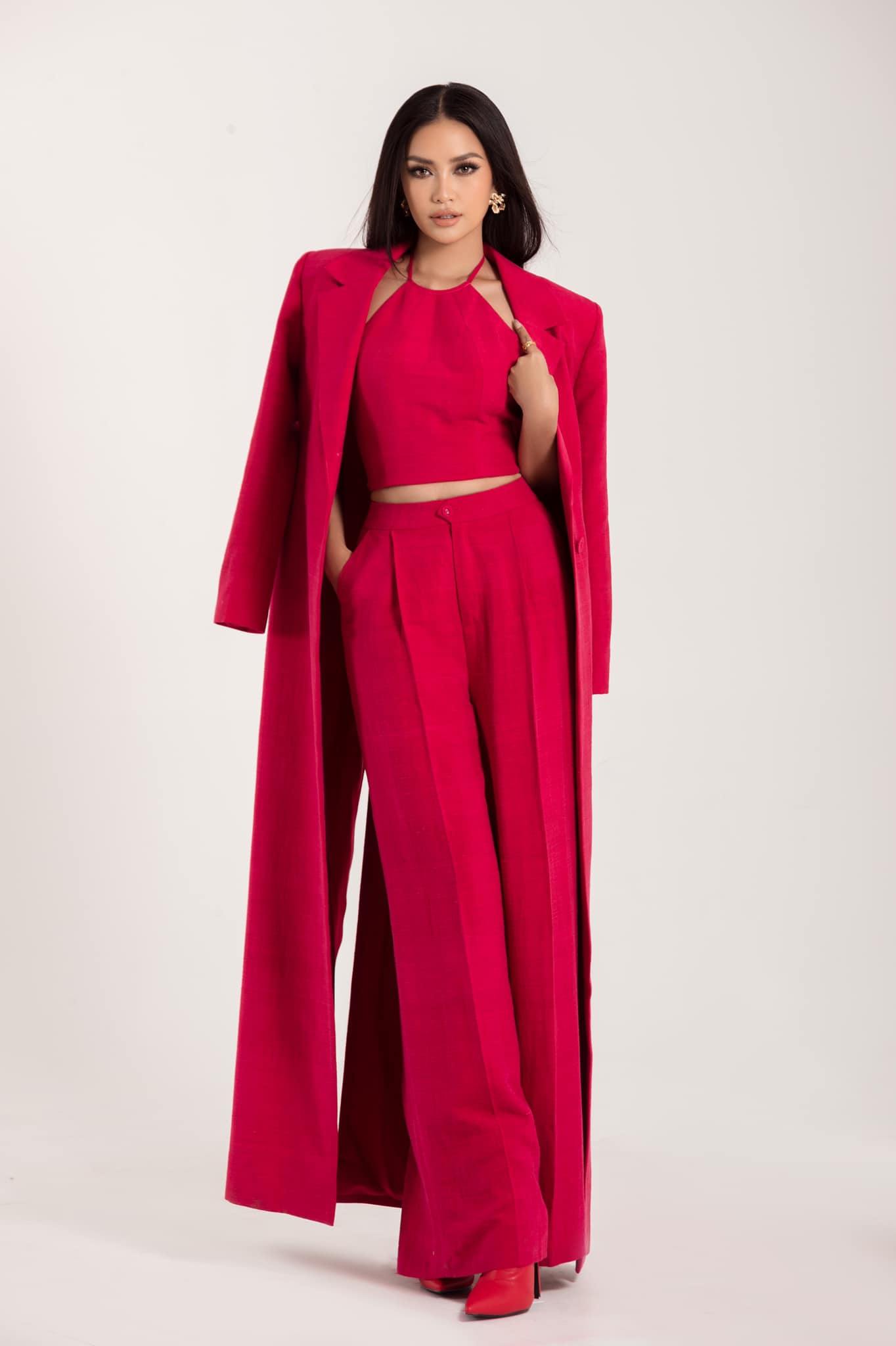 Ngọc Châu có màn chào sân vô cùng ấn tượng, chặt chém tại Miss Universe. Ảnh: FBNV Ngọc Châu có màn chào sân vô cùng ấn tượng, chặt chém tại Miss Universe. Ảnh: FBNV