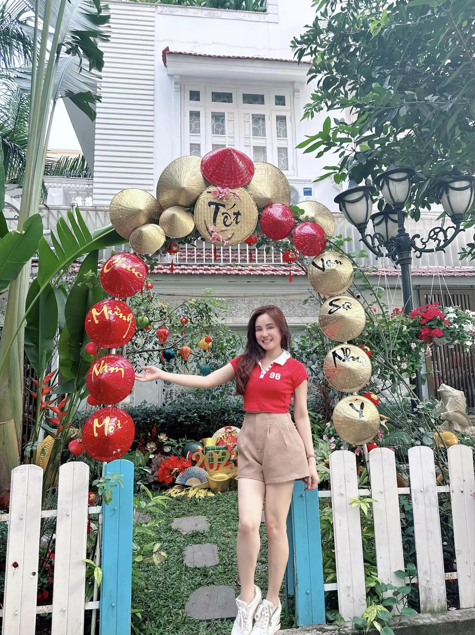 Trầm trồ với không gian sống của Vy Oanh: Lộng lẫy như biệt phủ - Ảnh 1