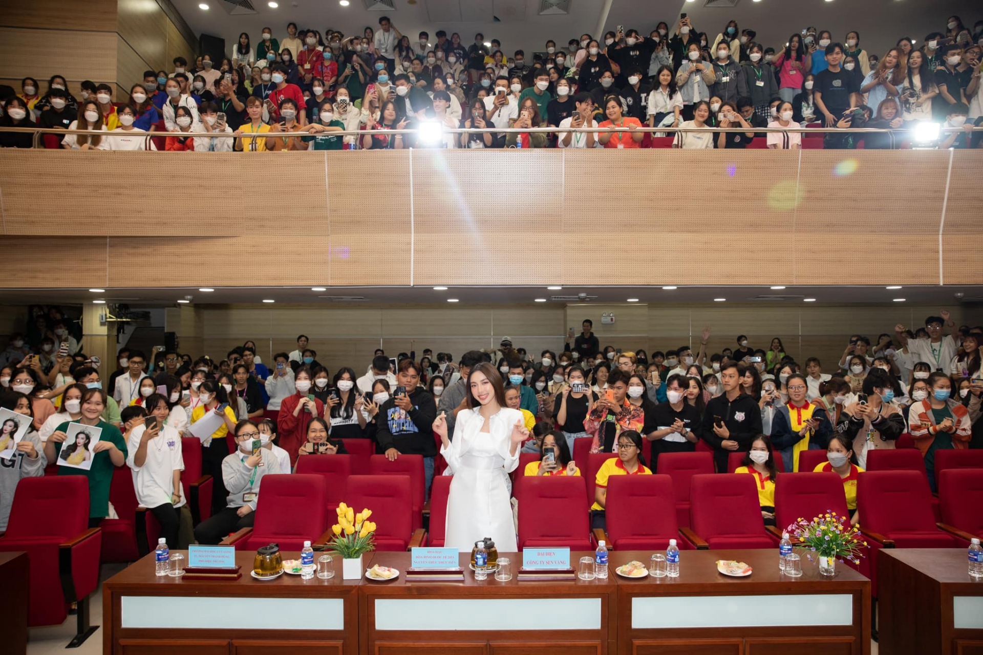 Không hổ danh 'nàng hậu quốc dân', hễ xuất hiện đâu, Thùy Tiên đều gây sốt