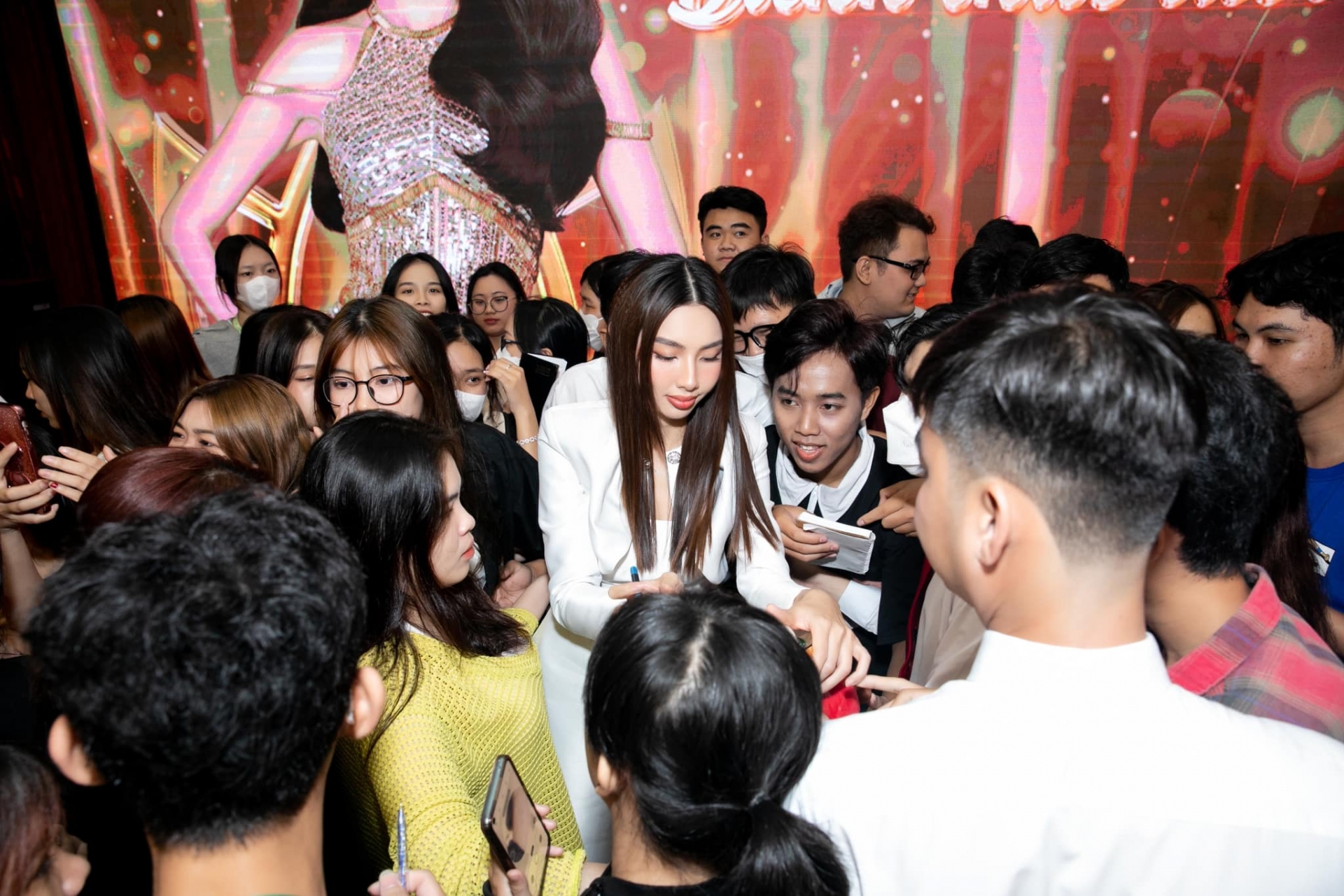 Video: Thùy Tiên nhận về triệu tim dù xuất hiện chớp nhoáng, bí quyết nằm ở đây! - Ảnh 5