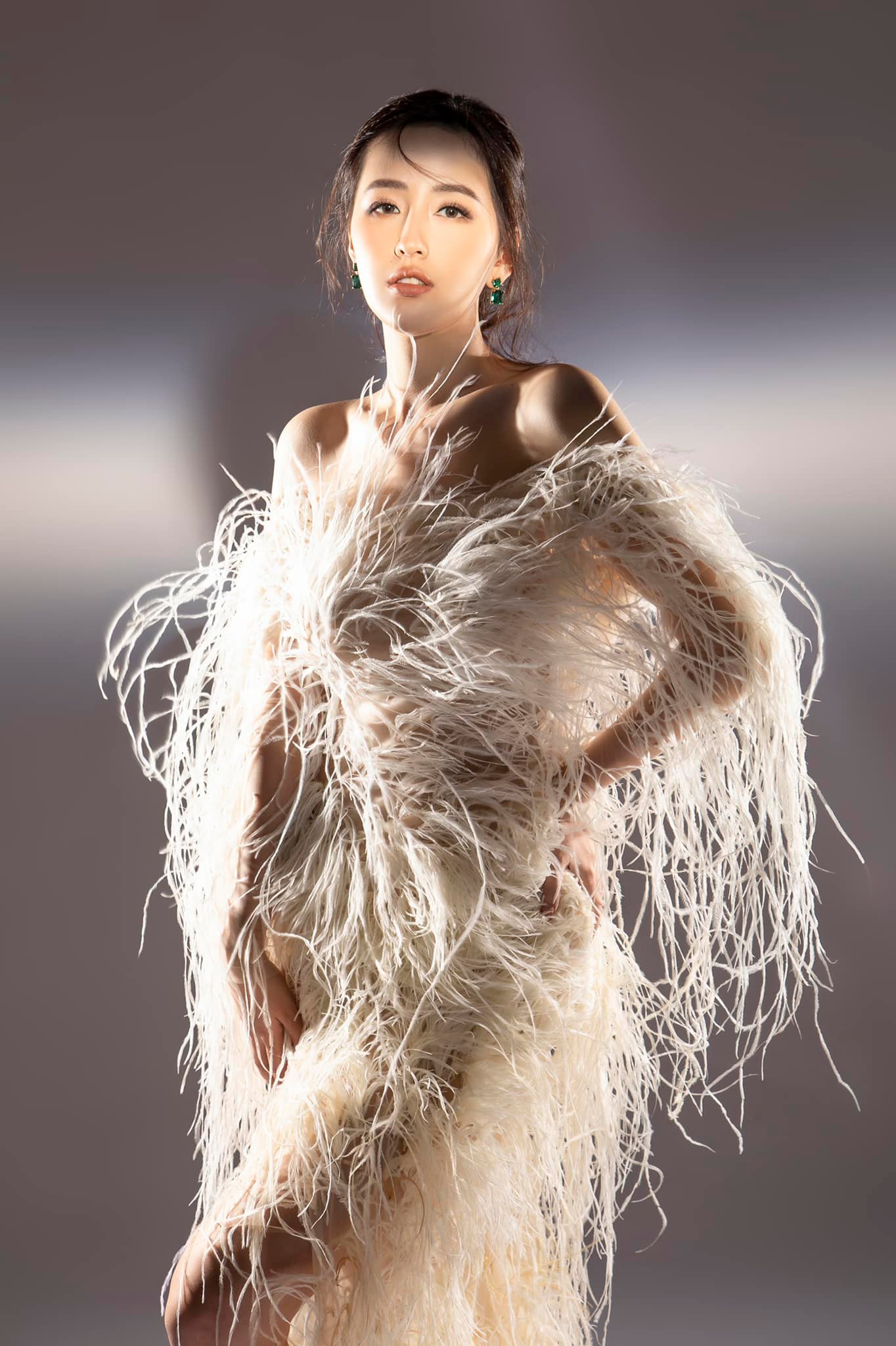 Gần 2 thập kỷ đăng quang, Mai Phương Thúy vẫn duy trì nhan sắc đẹp không tì vết. Ảnh: FBNV