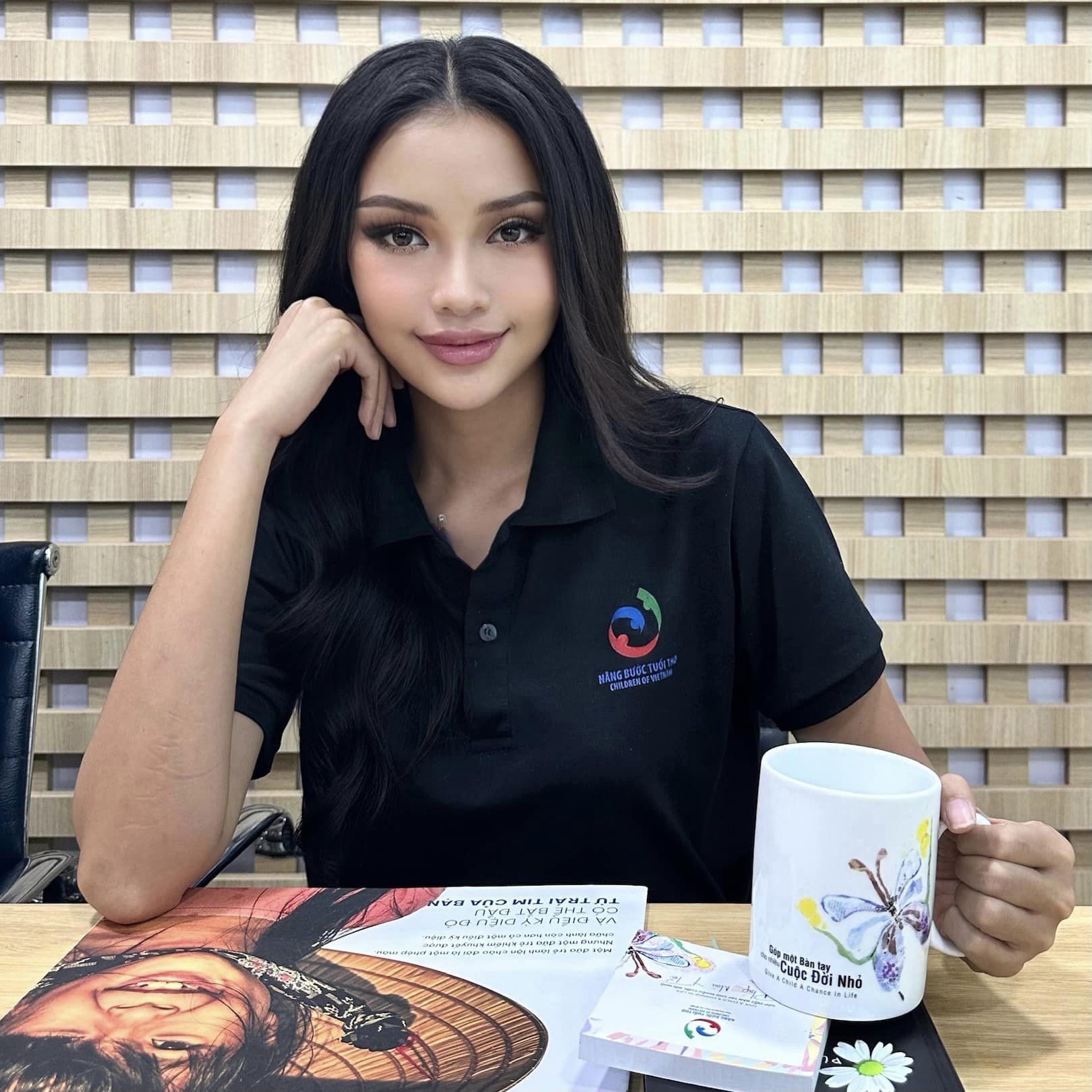 Nhất cử nhất động của Ngọc Châu đều nhận được quan tâm của khán giả. Ảnh: Facebook Ngọc Châu