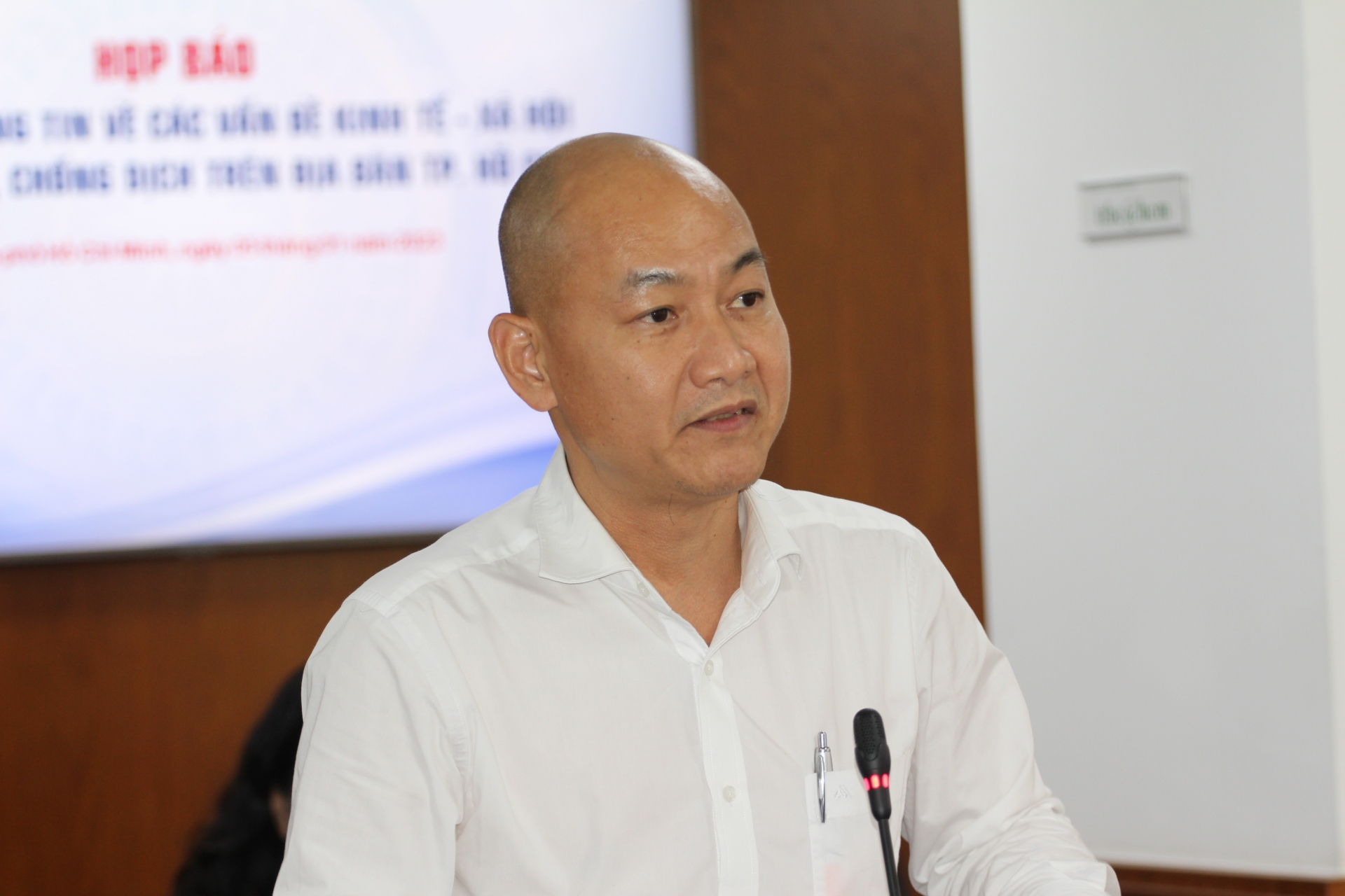 Ông Nguyễn Nguyên Phương, Phó Giám đốc Sở Công Thương Tp.HCM thông tin tại buổi họp báo.
