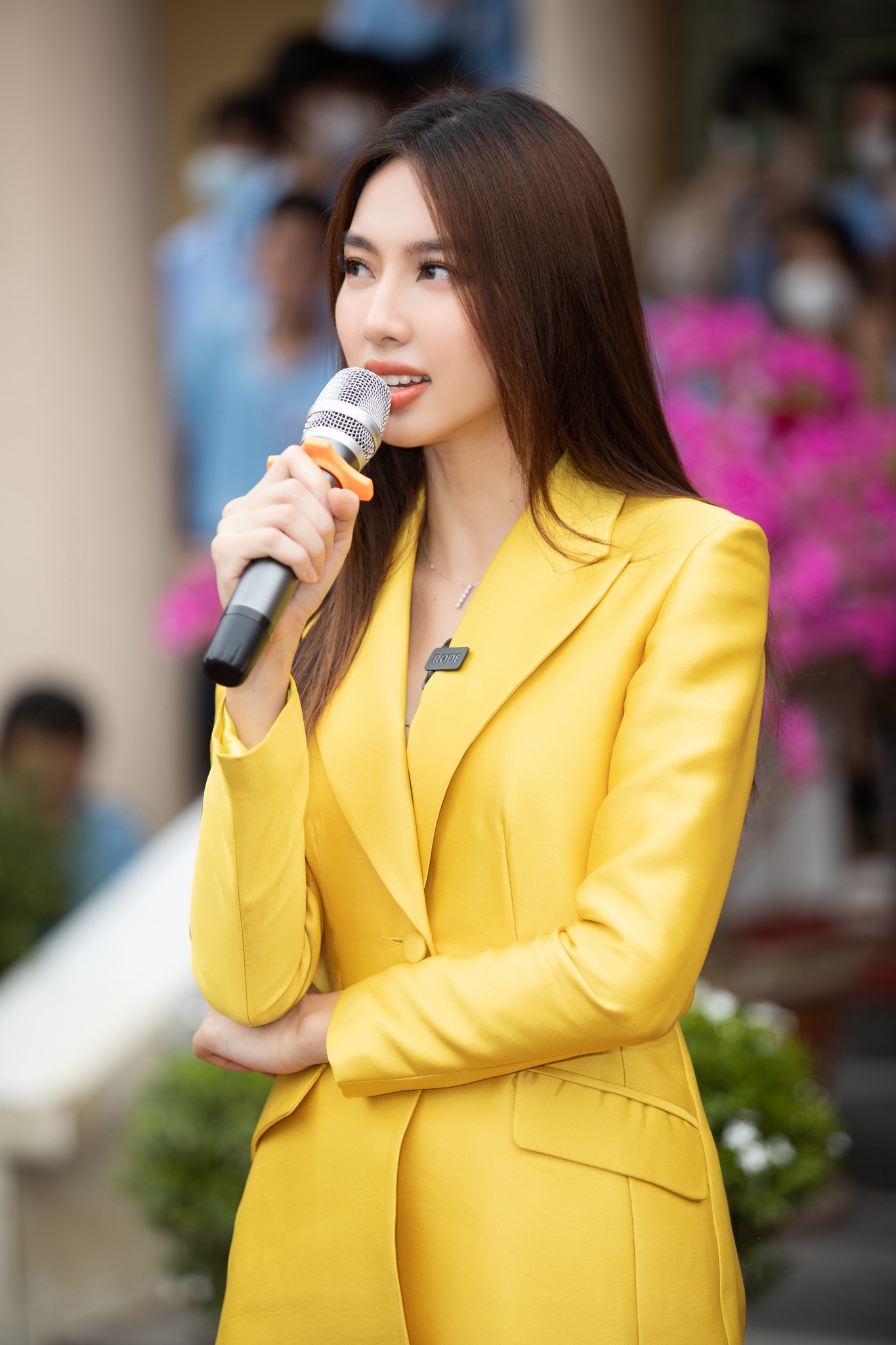 Video: Thùy Tiên tái hiện màn hô tên 'làm mưa làm gió' Miss Grand International 2021 - Ảnh 4