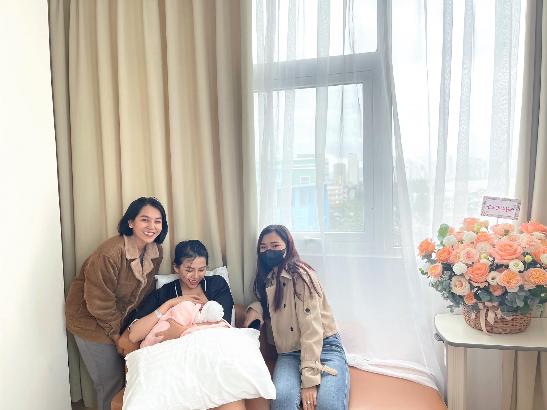 Gia đình Phan Mạnh Quỳnh hạnh phúc chào đón thành viên mới