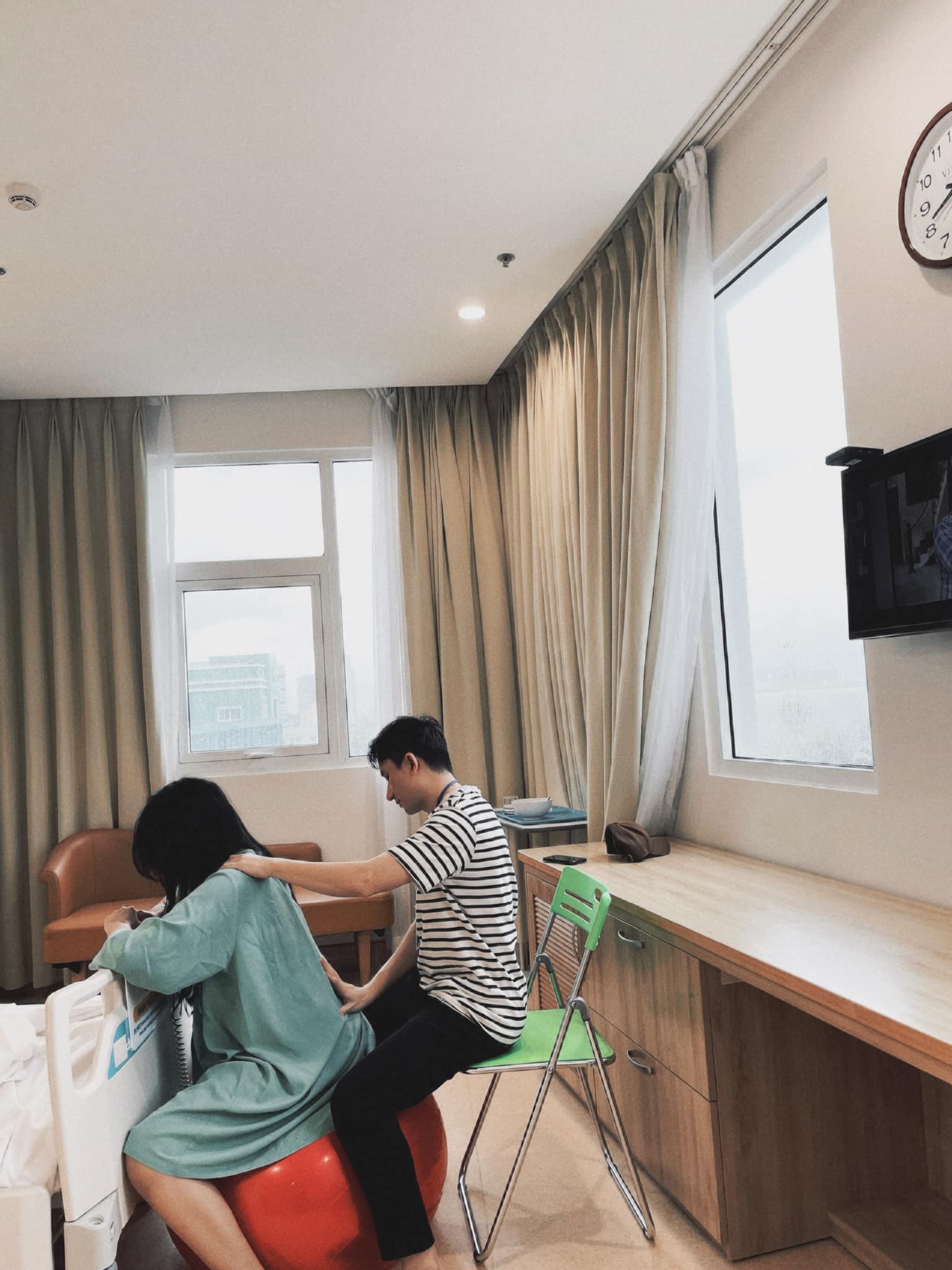 Vợ Phan Mạnh Quỳnh kể về hành trình sinh con: Tiếng em bé khóc, tiếng mẹ khóc cũng không bằng tiếng bố khóc