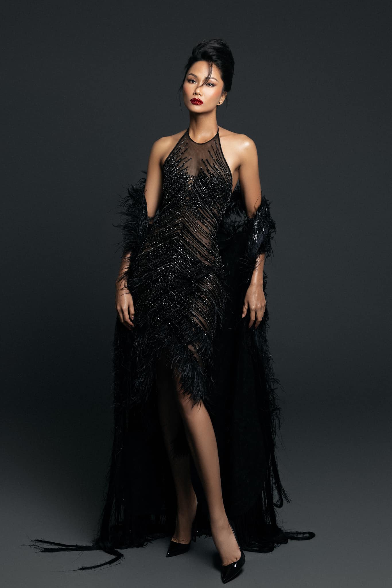 Người hâm mộ đang rất ngóng chờ H'Hen Niê sớm báo tin vui liên quan đến chuyện tình cảm