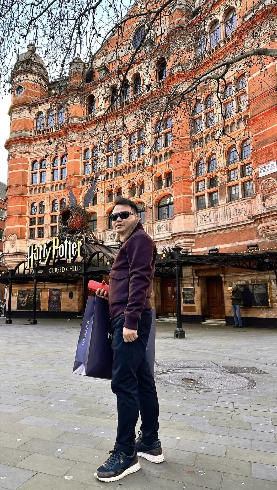 Shark Bình chăm chỉ cập nhật hình ảnh trong chuyến nghỉ dưỡng của mình