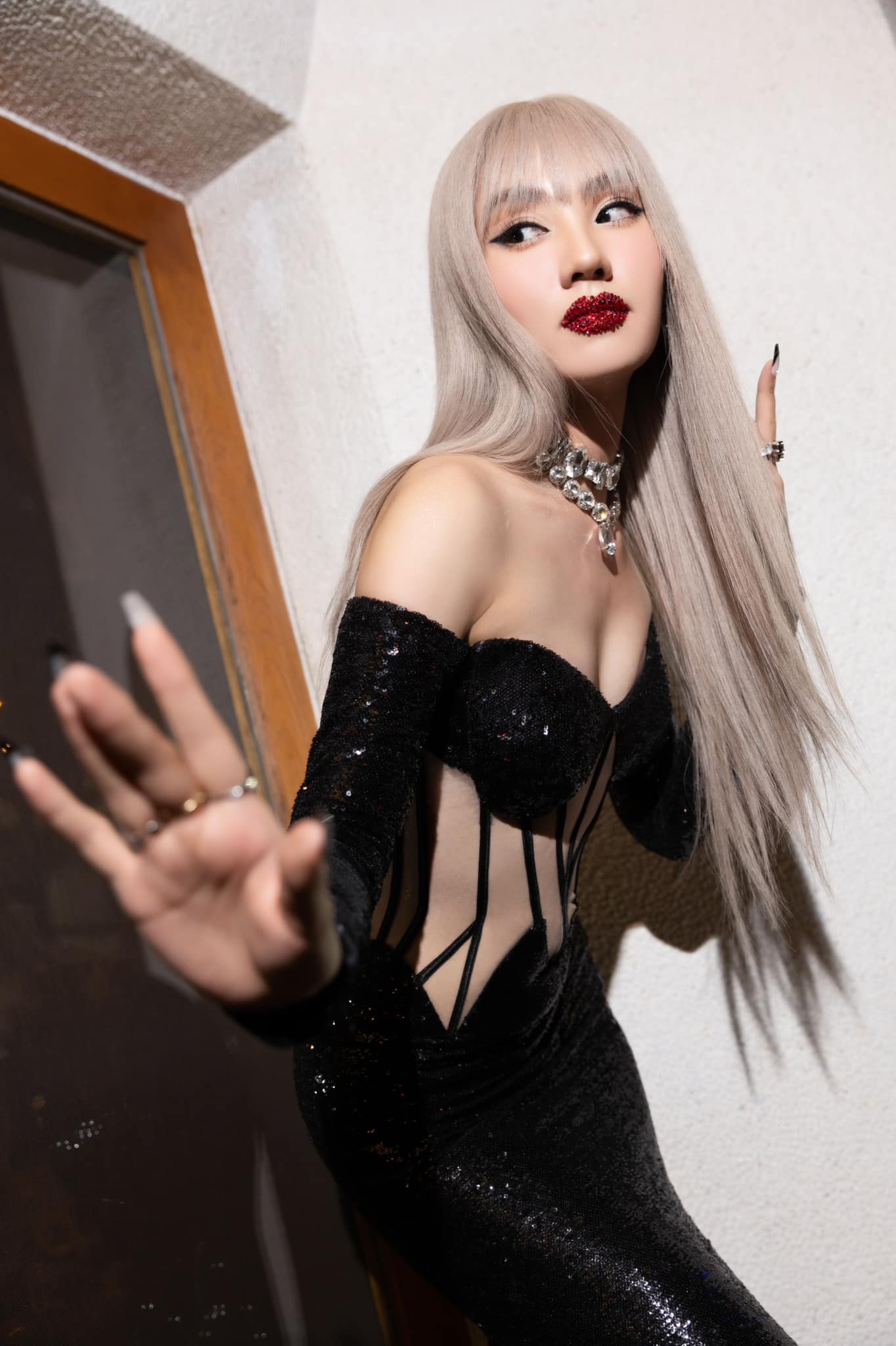 Hành động giàu tính nhân văn của Mai Phương nhận về nhiều khen ngợi. Ảnh: FBNV