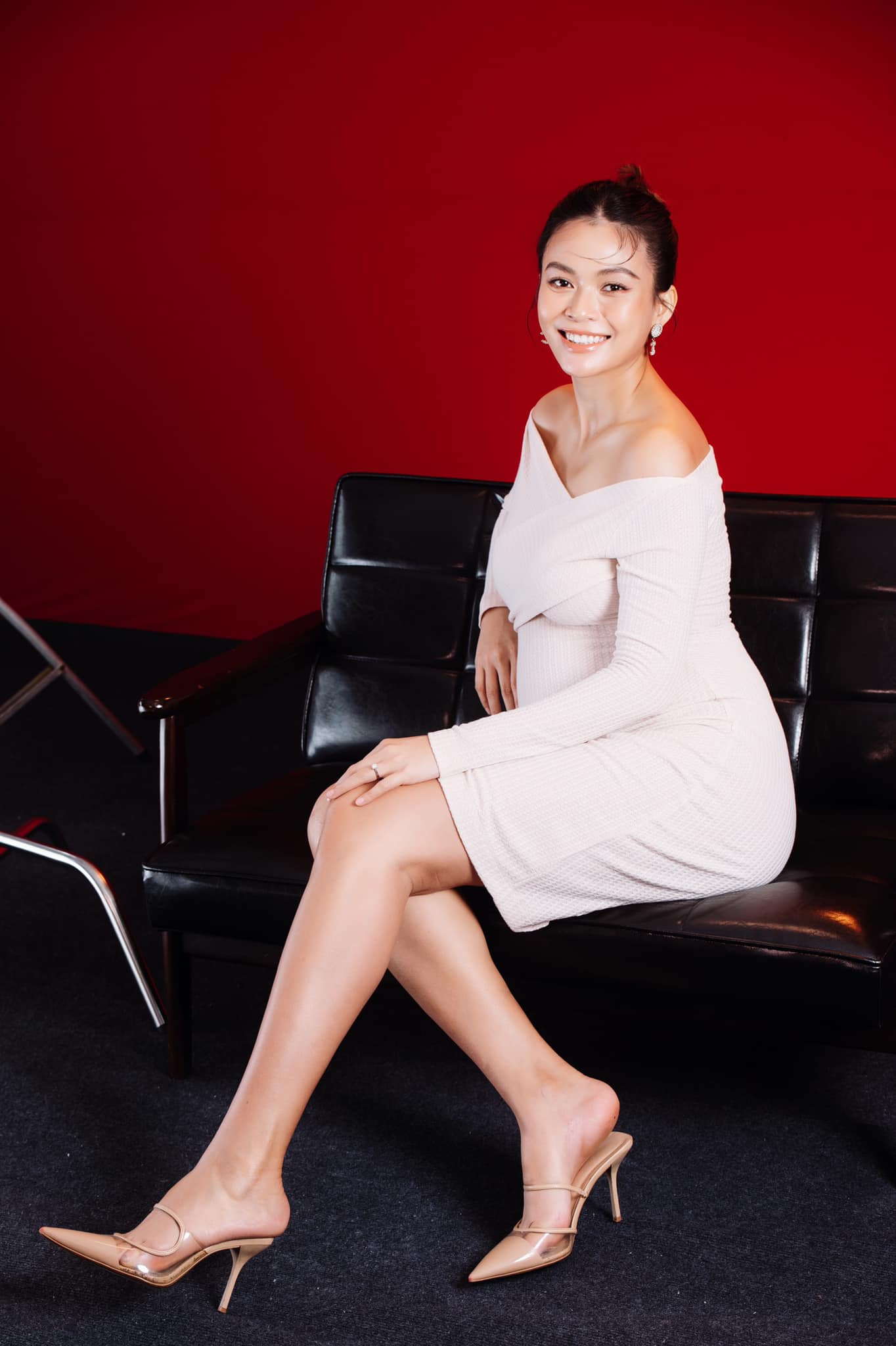 Mâu Thủy đang trong những ngày cuối thai kỳ, cô chăm chỉ cập nhật tình hình cuộc sống lên mạng xã hội.