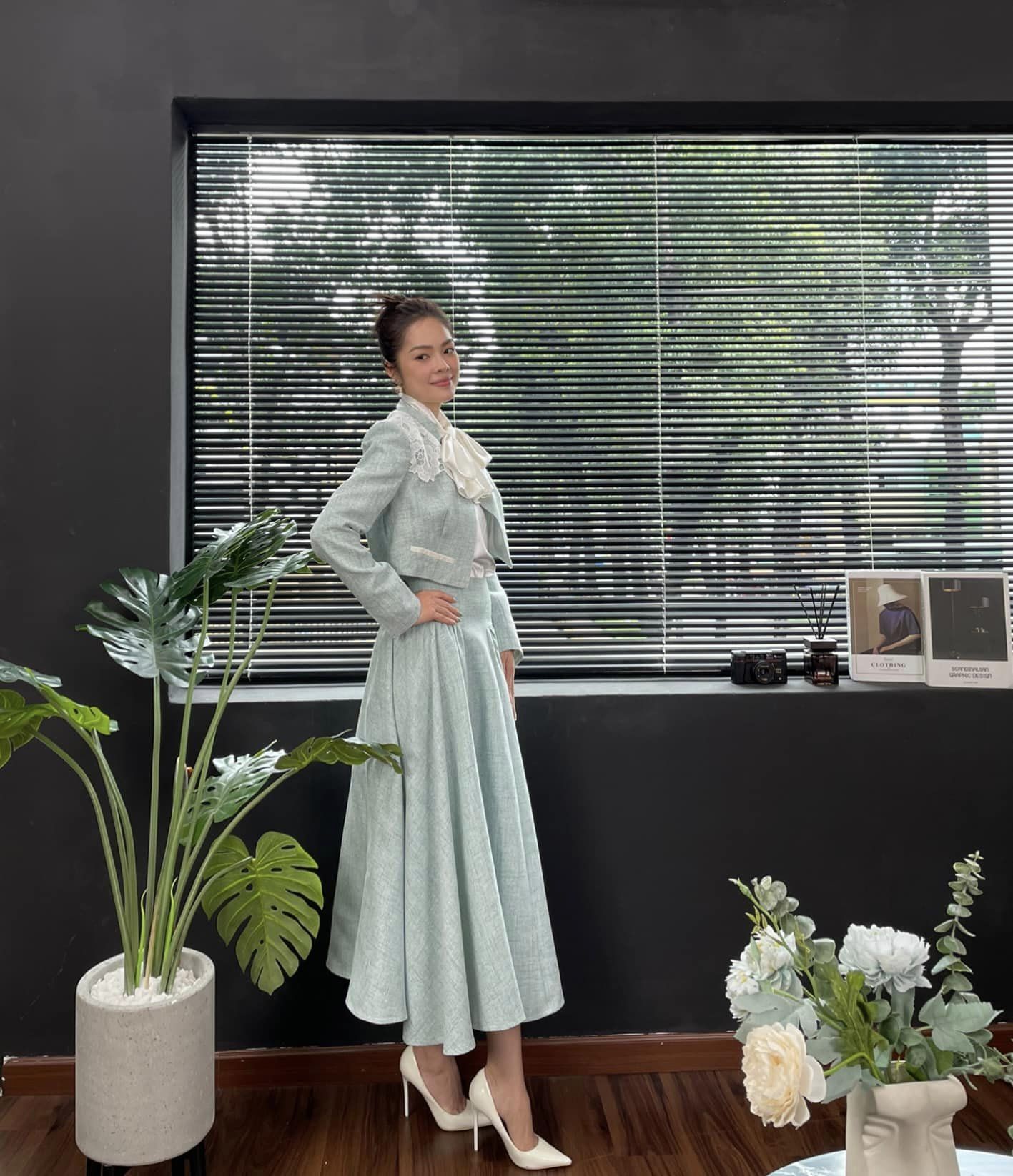 Dương Cẩm Lynh thiệt hại về danh tiếng lẫn công việc do ồn ào nợ nần. Ảnh: Facebook Dương Cẩm Lynh