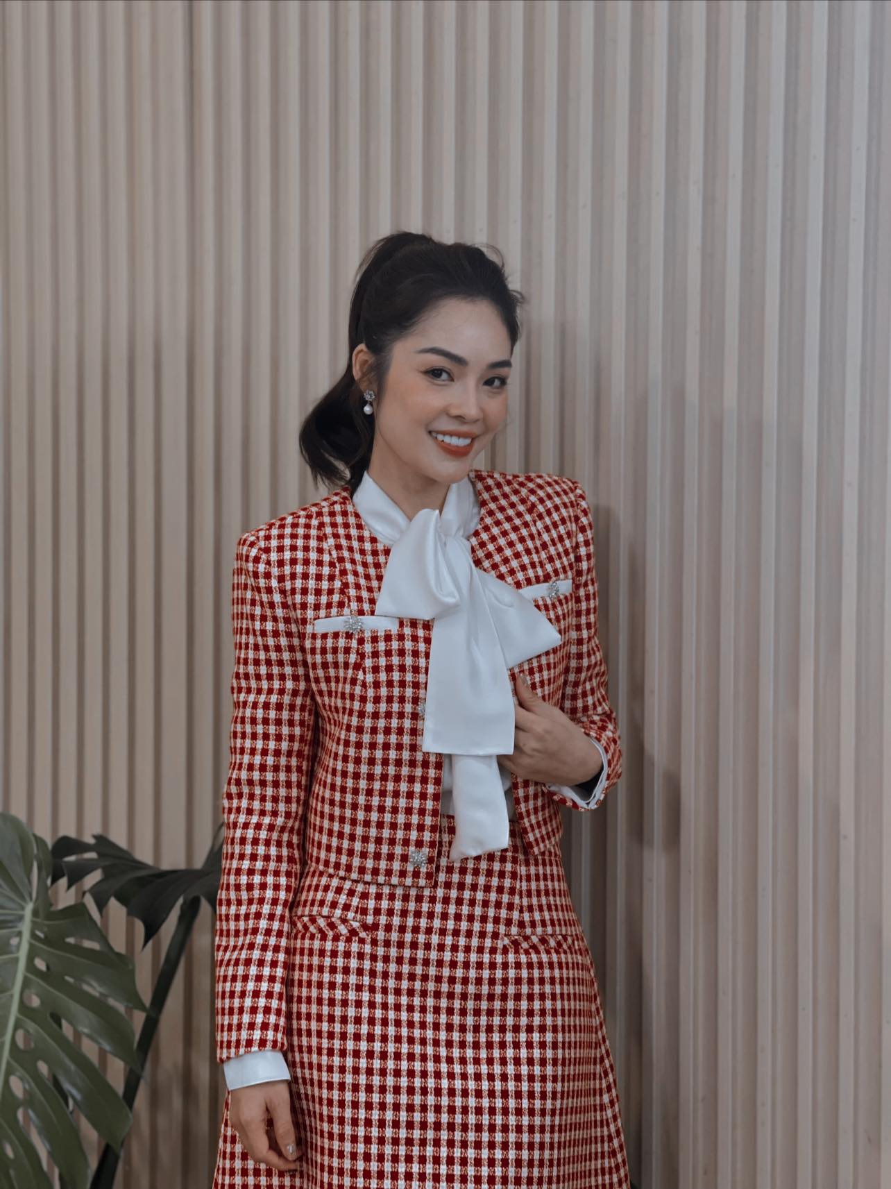 Dương Cẩm Lynh chăm chỉ làm việc đa nghành nghề để chăm lo cho gia đình. Ảnh: Facebook Dương Cẩm Lynh