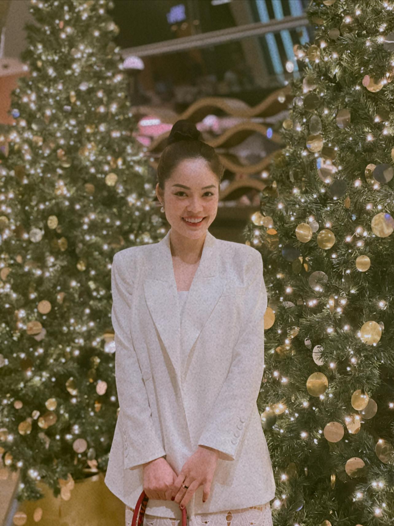 Hiện Dương Cẩm Lynh đã ly hôn chồng, đang làm mẹ đơn thân của hai con nhỏ. Ảnh: Facebook Dương Cẩm Lynh