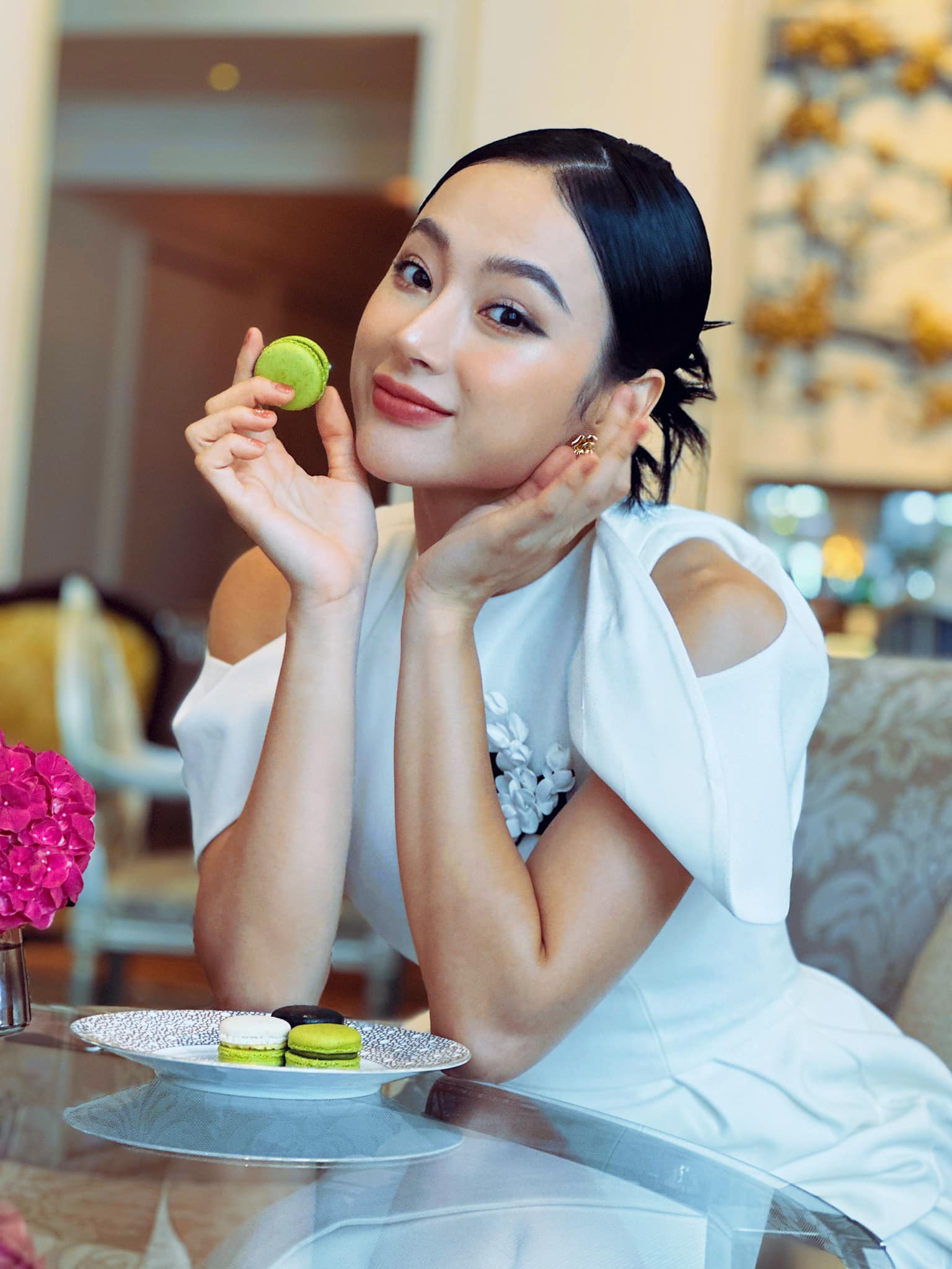 Vừa trở lại showbiz, Angela Phương Trinh tất bật với các dự án nghệ thuật cùng những hợp đồng quảng cáo