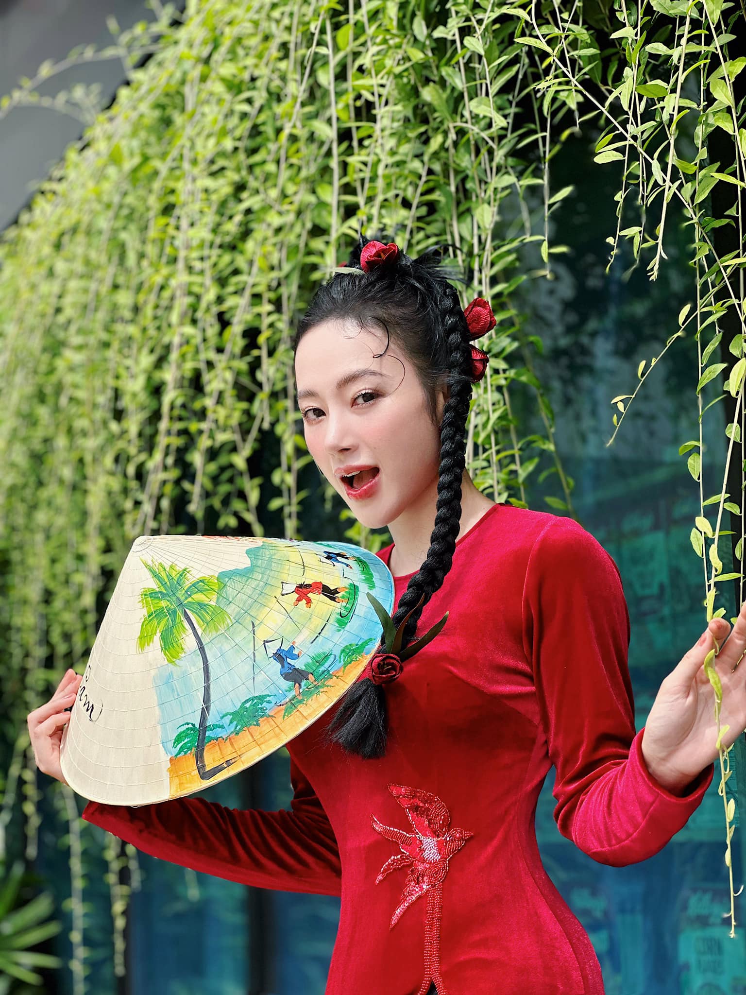 Angela Phương Trinh gần đây còn lấn sân sang lĩnh vực kinh doanh, cô bỏ túi nhiều thành tựu