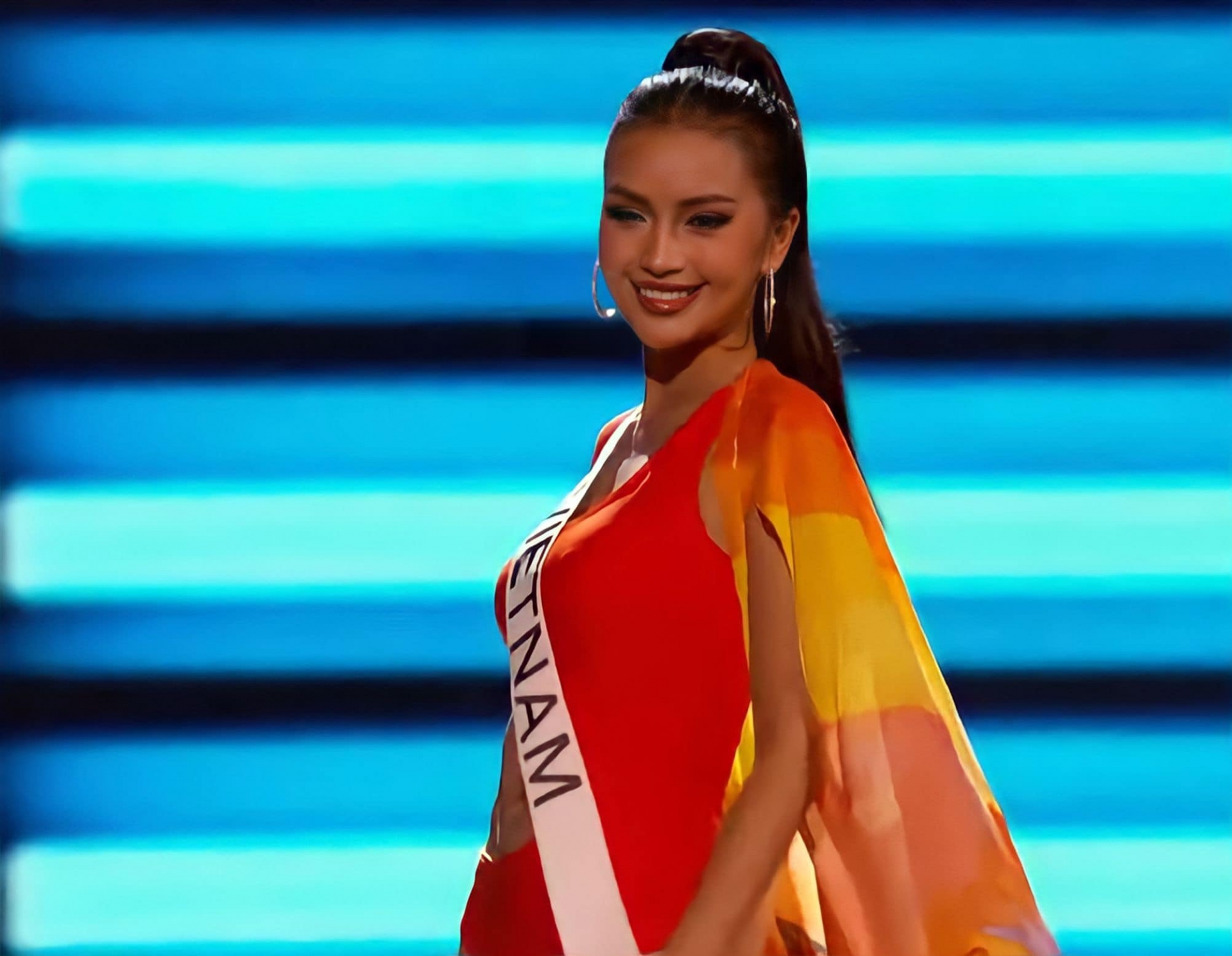 Phần trình diễn bikini của Ngọc Châu tại bán kết Miss Universe 2022