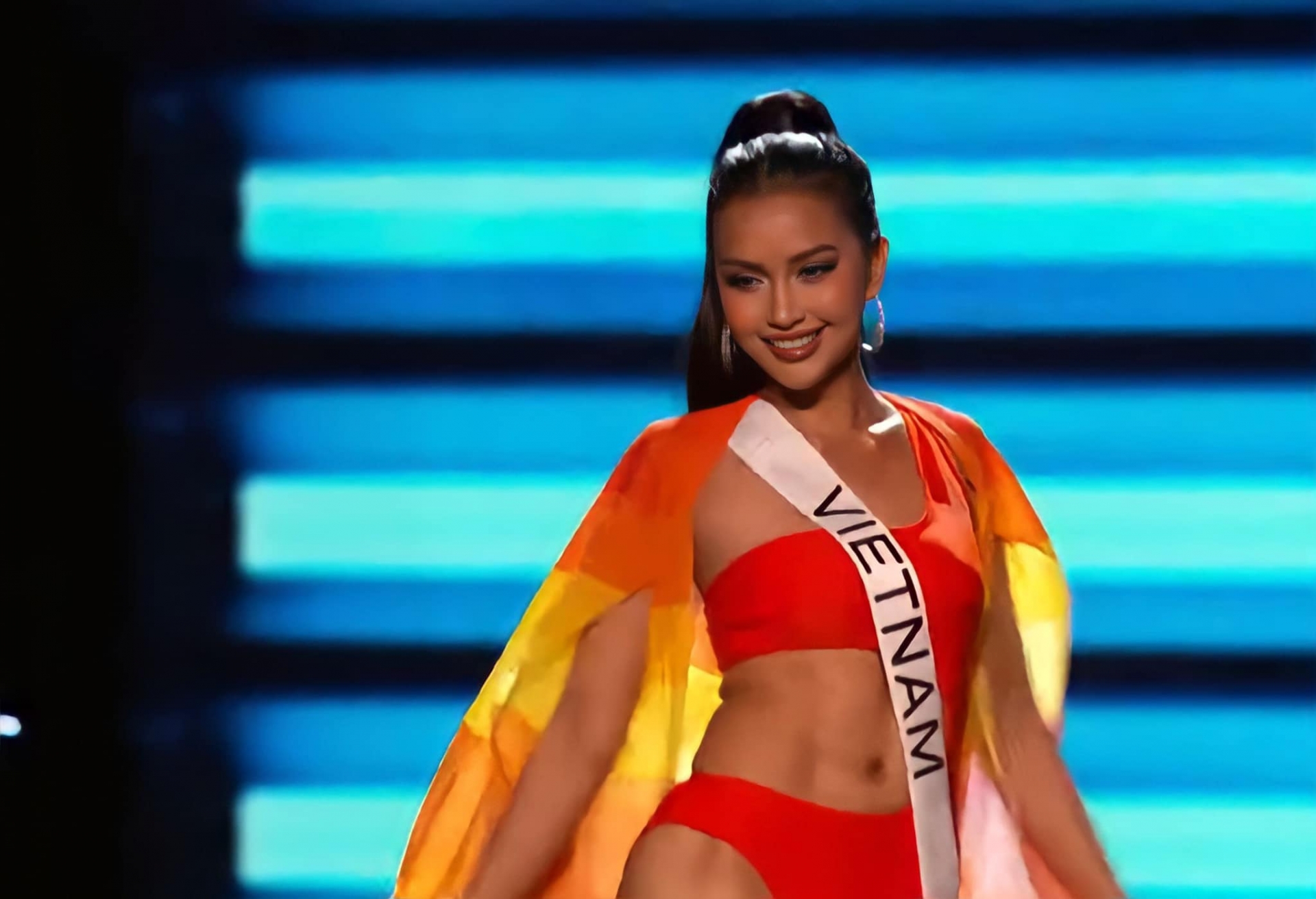 Bán kết Miss Universe 2022: Ngọc Châu hô vang 2 tiếng Việt Nam, càn quét sàn diễn với thần thái đỉnh  - Ảnh 2