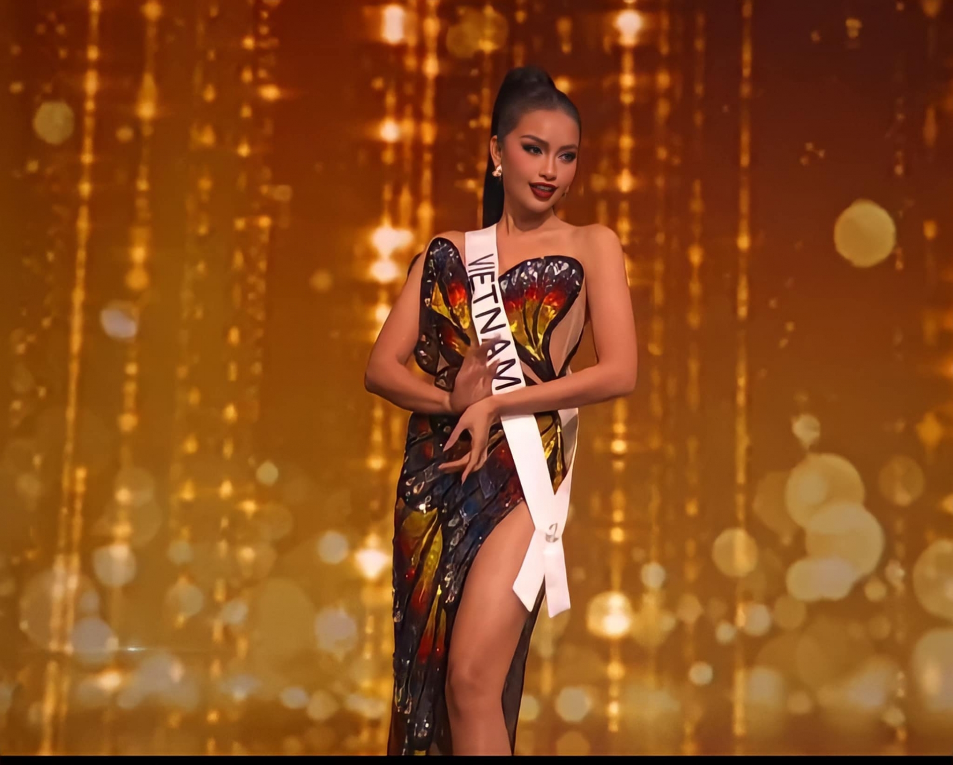 Bán kết Miss Universe 2022: Ngọc Châu hô vang 2 tiếng Việt Nam, càn quét sàn diễn với thần thái đỉnh  - Ảnh 5